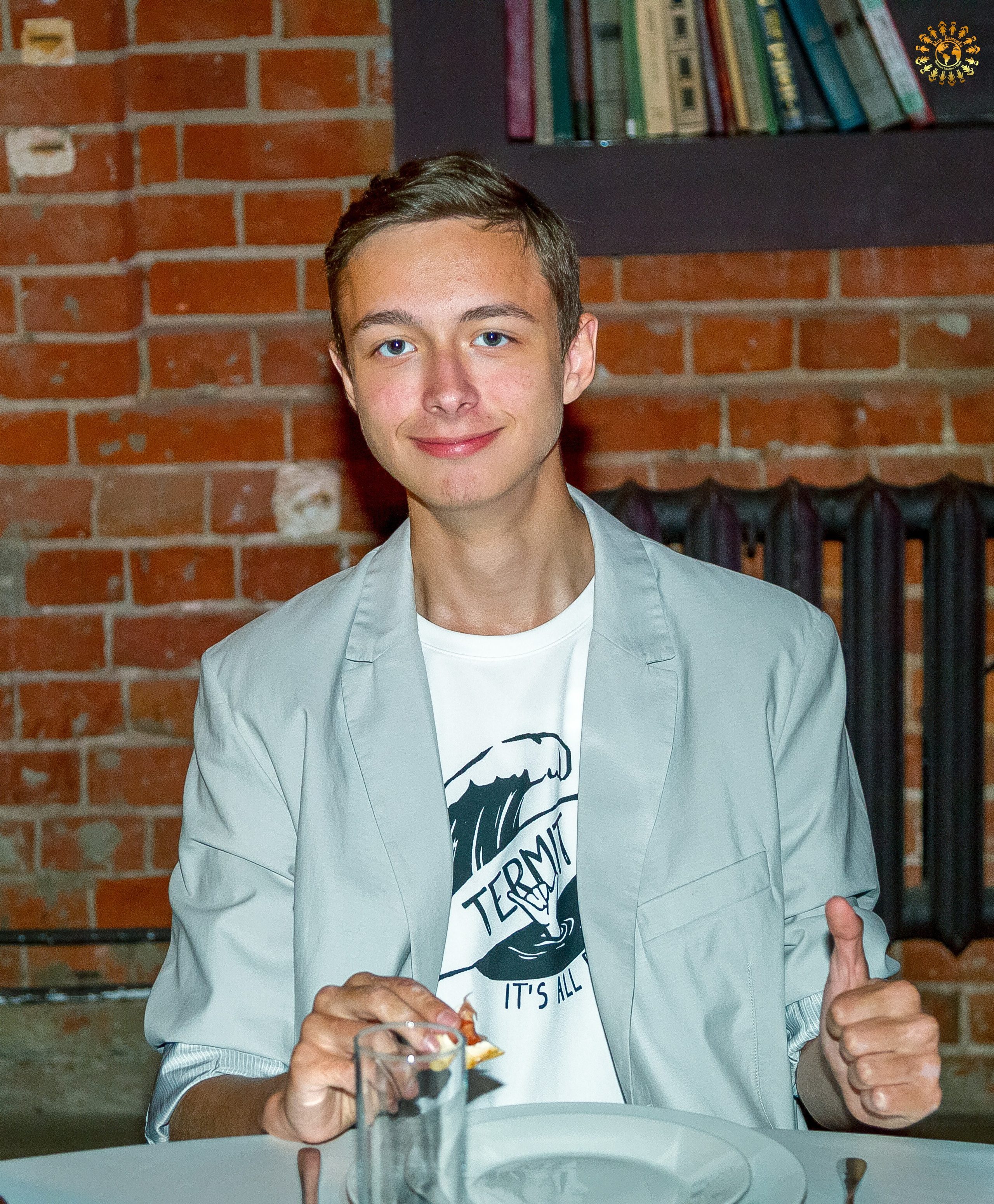 Выпускной 2023 (Школа 548; 9 Ж класс) AG Loft «Библиотека», Москва. Репортажная съемка в Москве и области. Анималистика