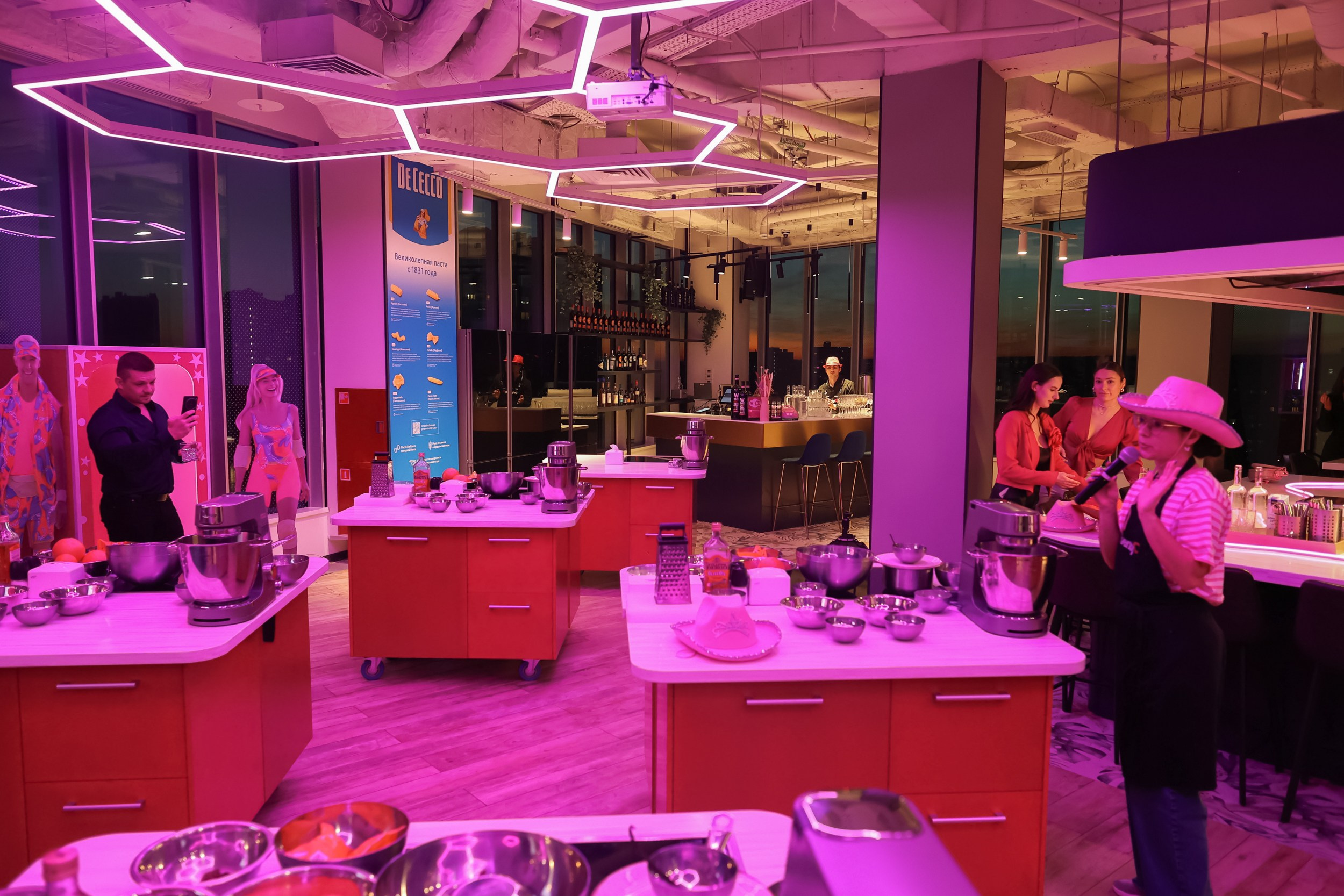 Вечеринка 8 марта в EventyOn. Репортажный фотограф видеограф в Москве Ольга Плаксина