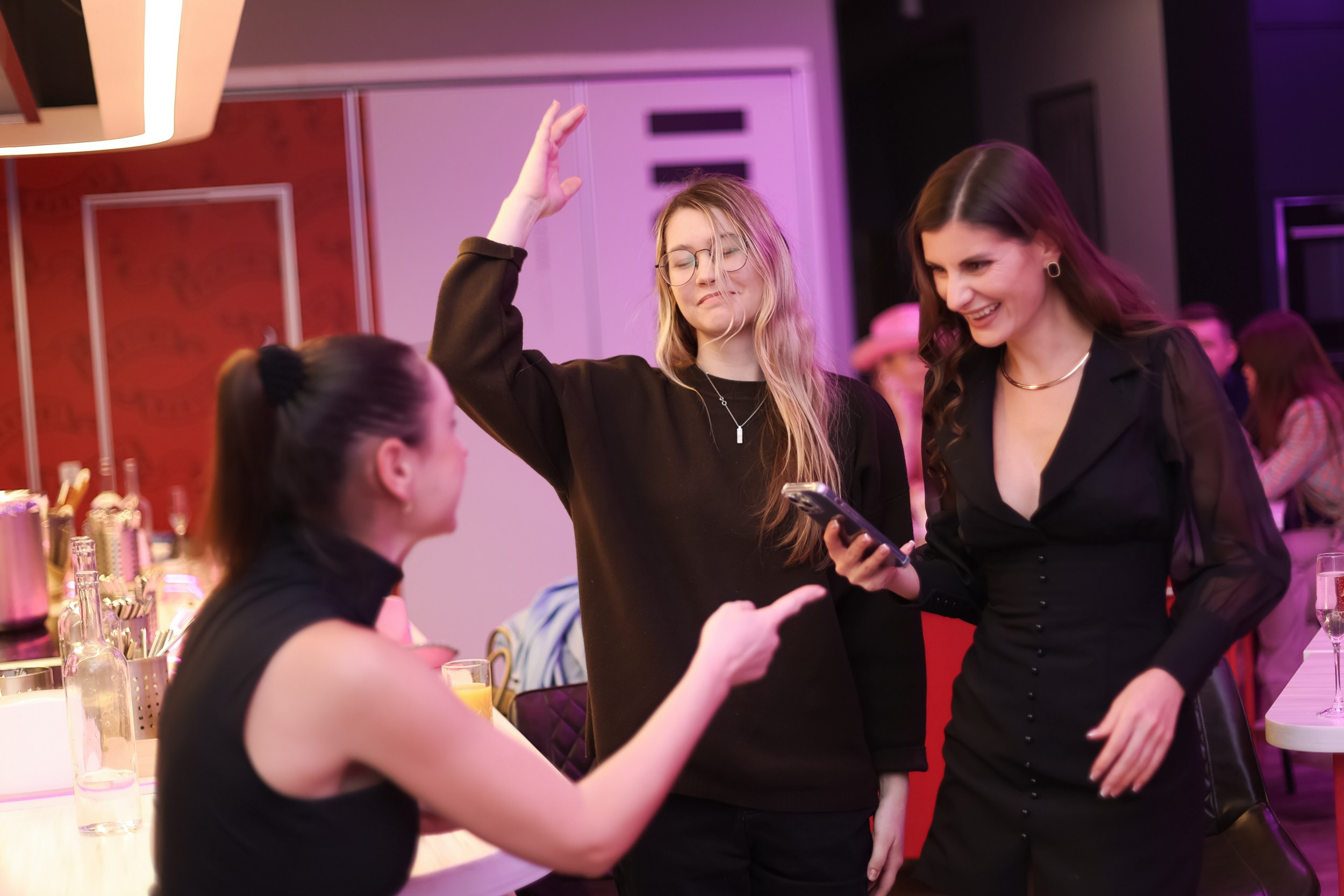 Вечеринка 8 марта в EventyOn. Репортажный фотограф видеограф в Москве Ольга Плаксина