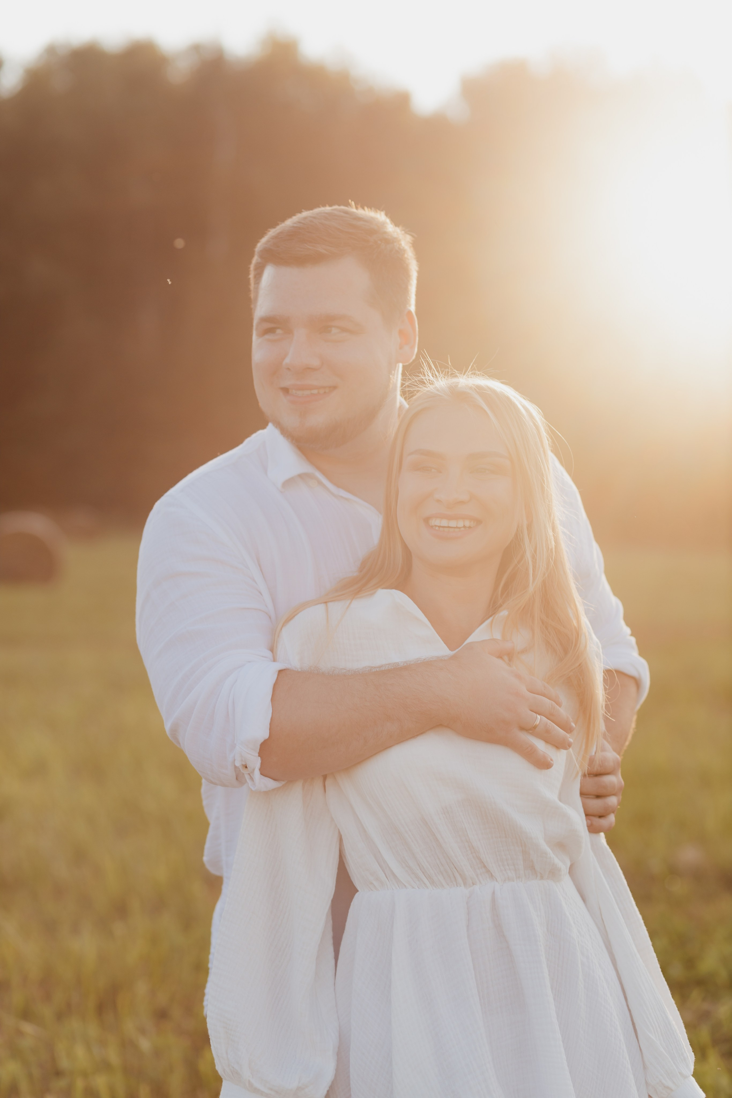 Семья Смирновых в поле с сеном. Семейный и детский фотограф в городе Подолск МО Крылова Ирина