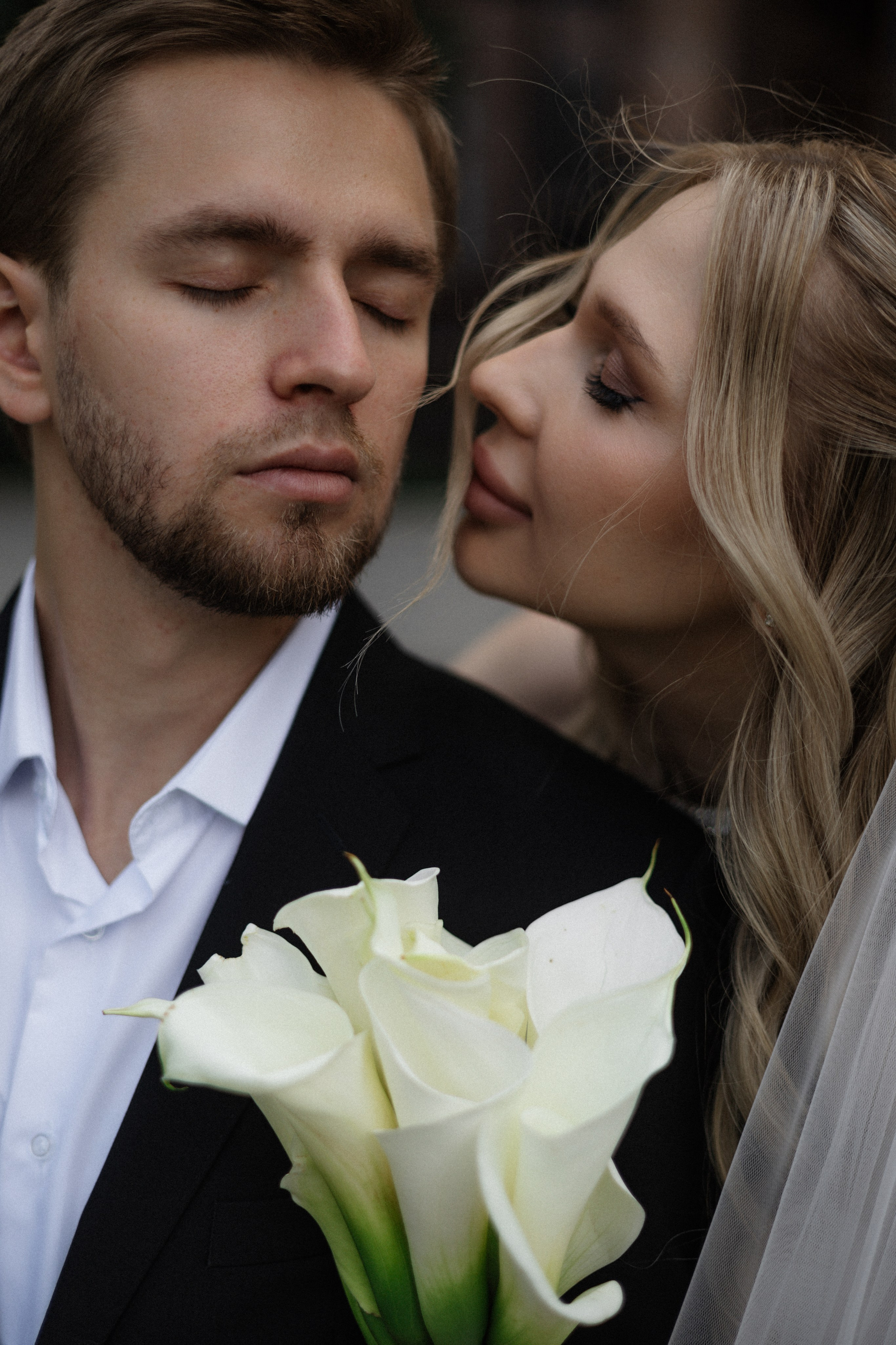 Арина и Дима. Сборы, роспись и прогулка. Свадебный и портретный фотограф в Москве Анастасия Масюк