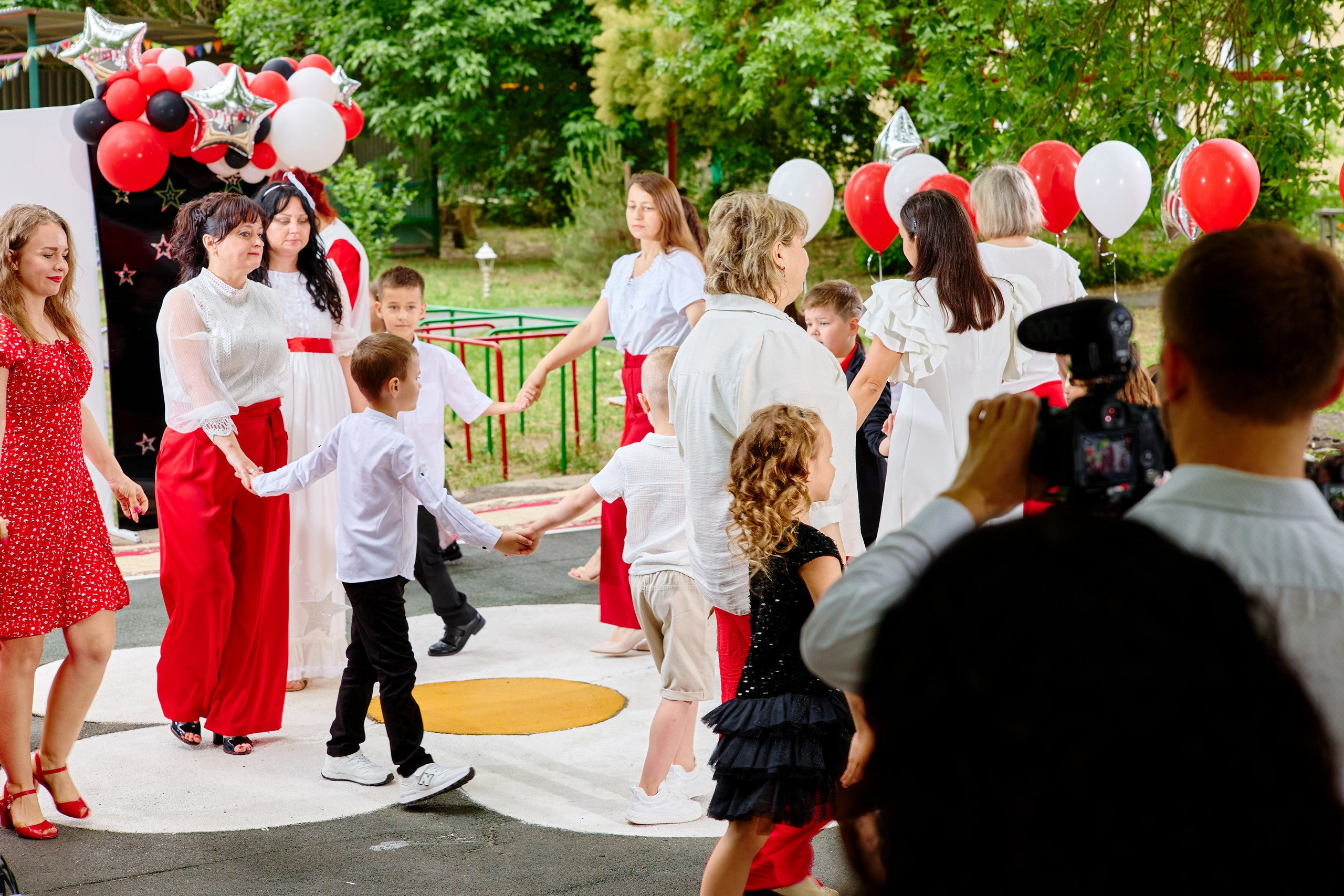 Выпускной 45 сад. Фотограф Выпускные альбомы Таганрог Сергей Коробченко