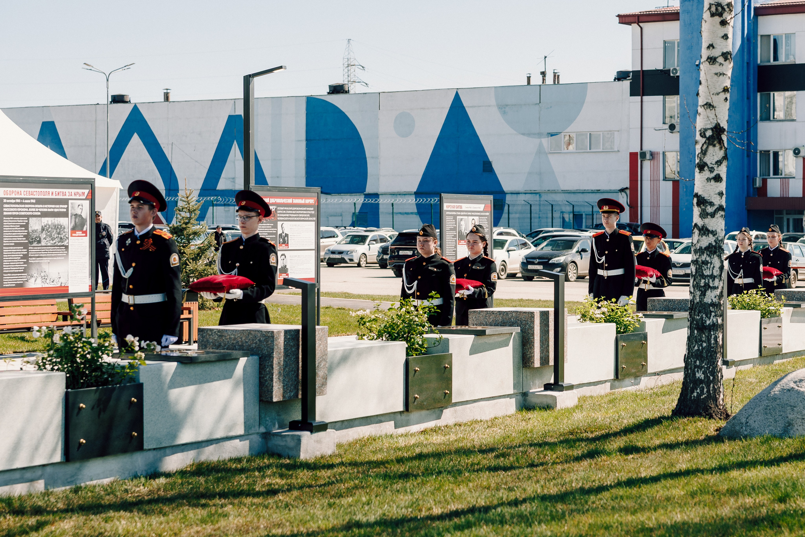 Торжественный митинг, посвящённый открытию Мемориала Славы воинам-новотрубникам. Лёшка Варзегов — фотограф