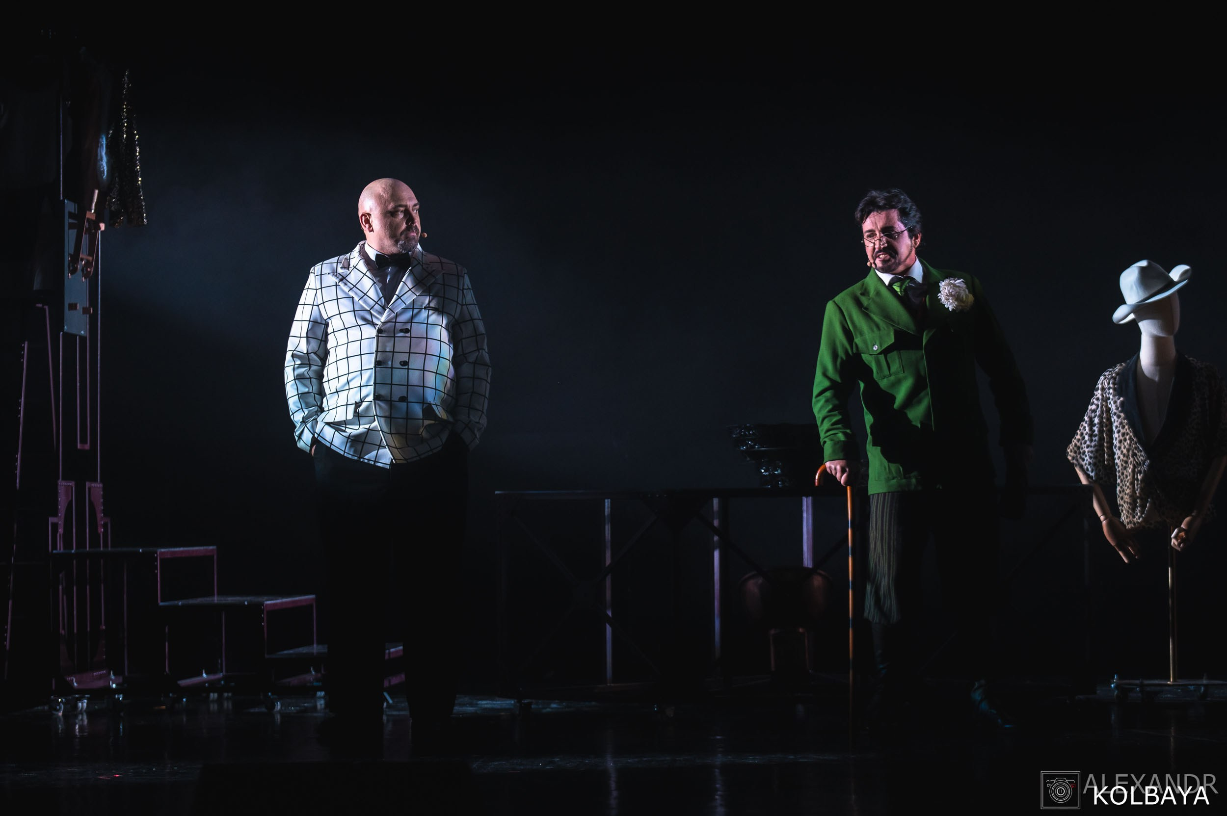 Фотографии со спектакля «Привет, я тетя Чарли». Концертный и театральный репортажный фотограф в Москве Александр Колбая