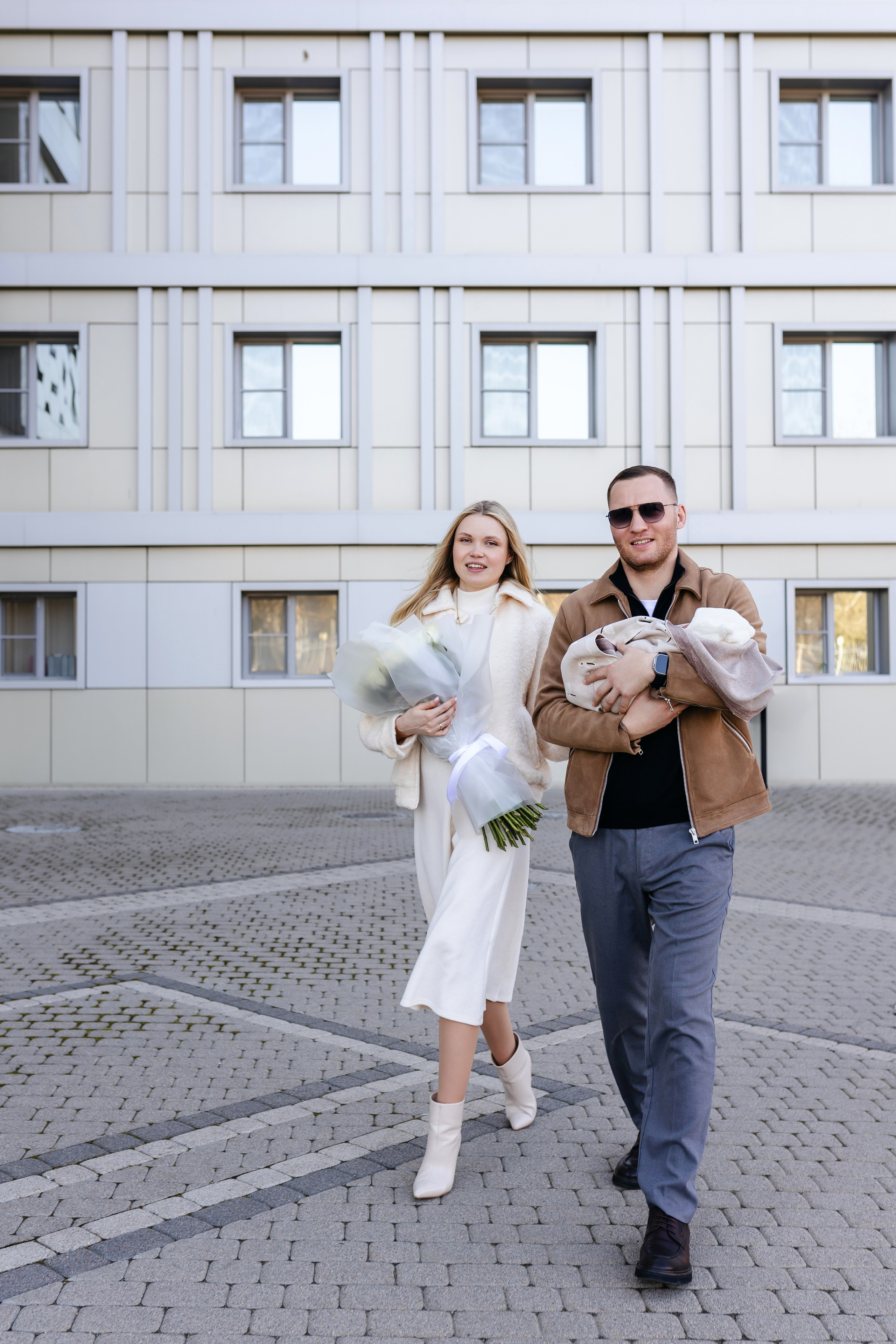Фотограф на выписку из роддома в Краснодаре, выписка из Екатерининского роддома, фотограф Яна Морева. Семейный фотограф в Краснодаре Яна Морева