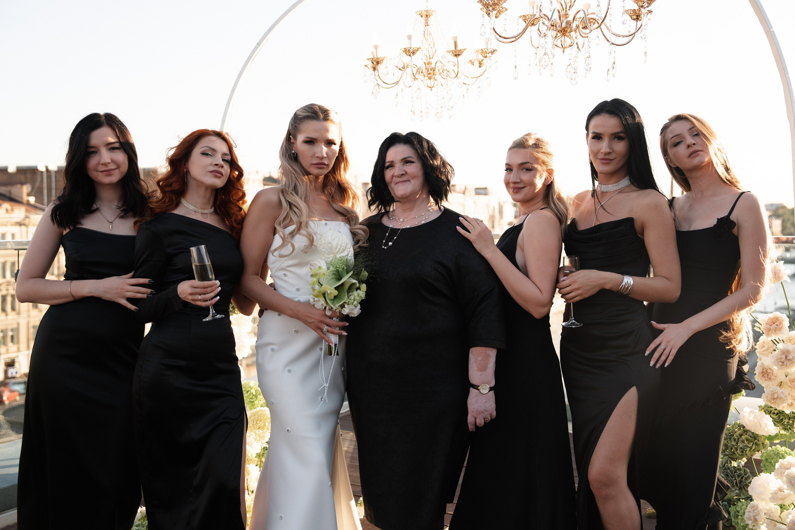 Виктория & Роман. Камерная городская свадьба в видовом ресторане в стиле современная классика. Свадебный фотограф организатор в Санкт-Петербурге Ассоль Опарина