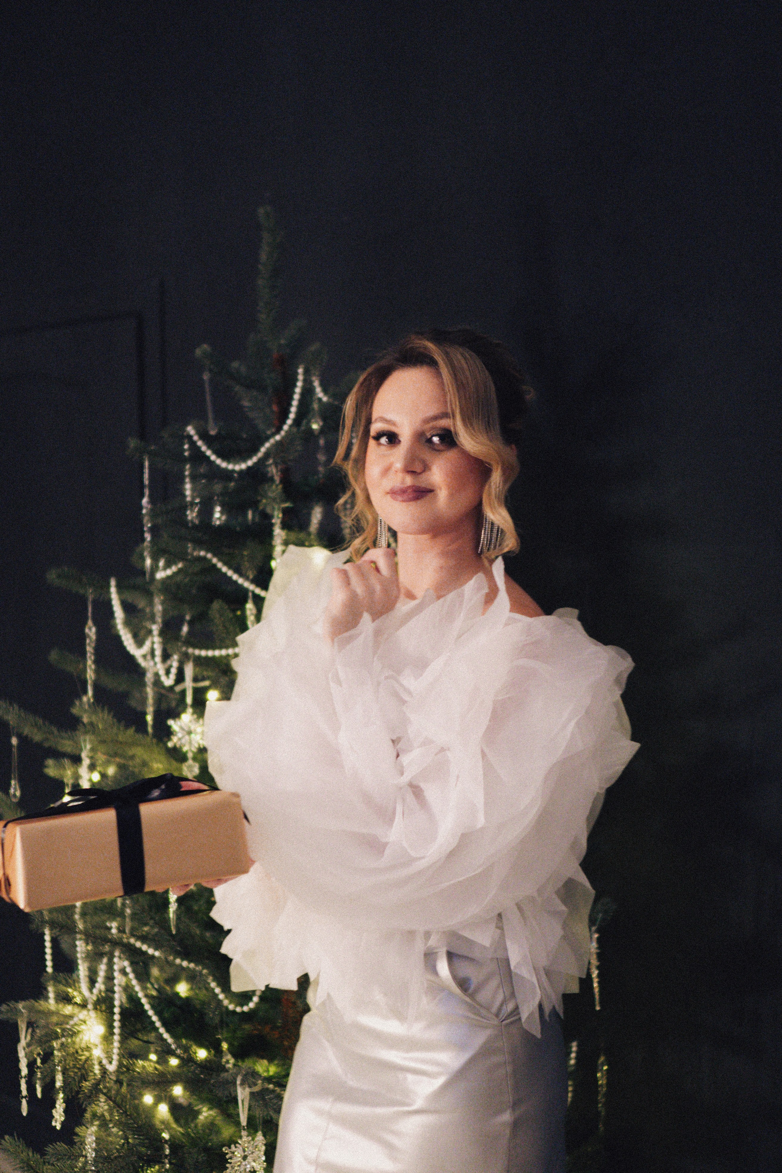 НОВОГОДНЯЯ ФОТОСЕСИИЯ В СТУДИИ ДЛЯ ДЕВУШКИ И ПРОГУЛКА ПО ЧЕРНЫШЕВСКОЙ. Профессиональный фотограф, Санкт-Петербург — Виктория Богомолова