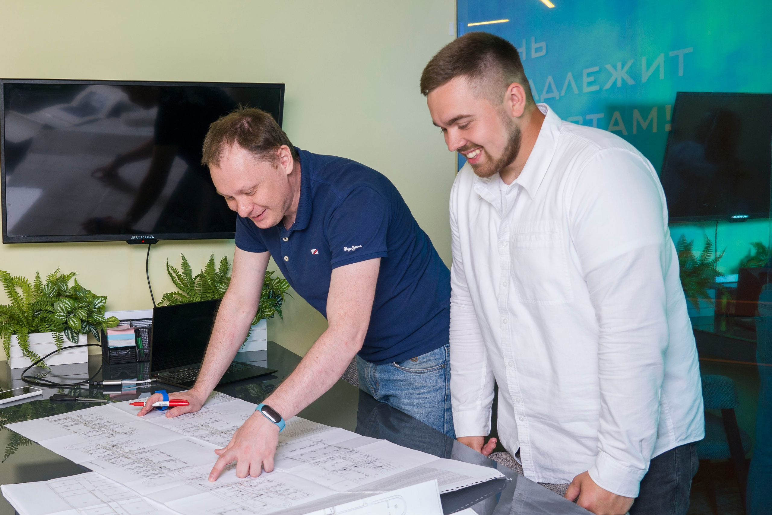 Корпоративный портрет сотрудников. Фотограф в Санкт-Петербурге. Репортажная и все съёмки для бизнеса