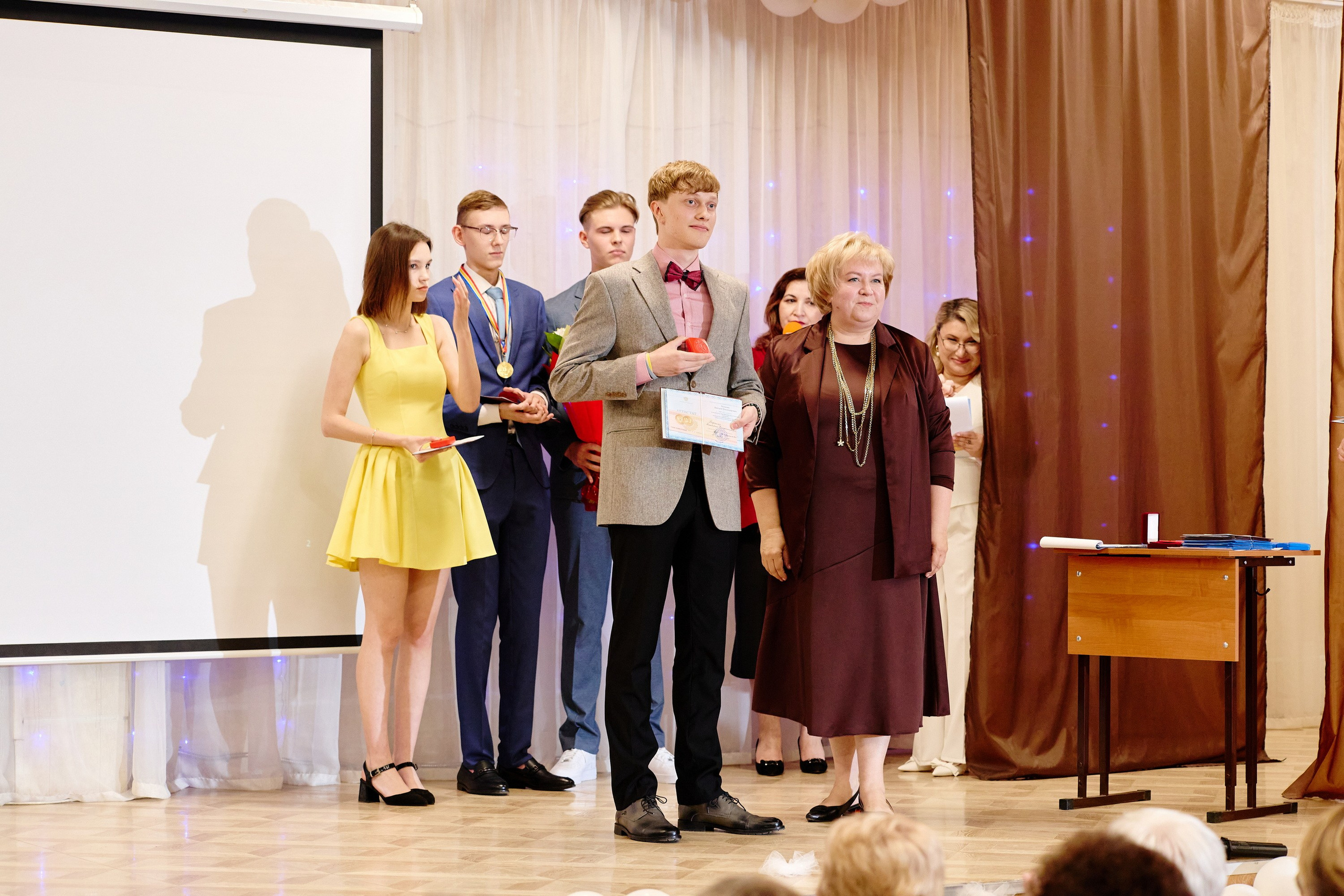 Выпускной 35 Сош. Фотограф Выпускные альбомы Таганрог Сергей Коробченко