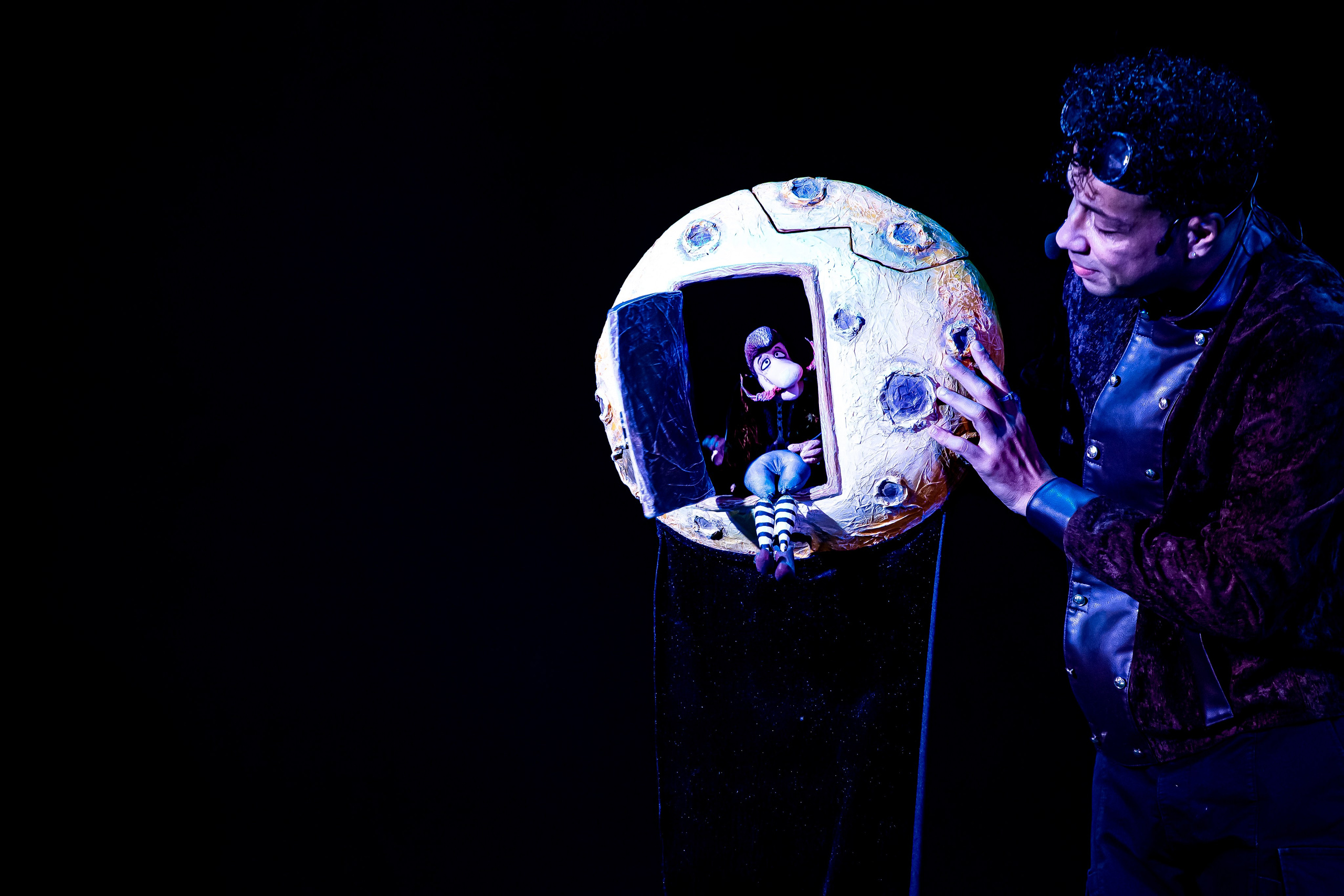 Человек с луны — спектакль кукольного театр Саквояж. Фотограф в Сочи Юрий Шептаев