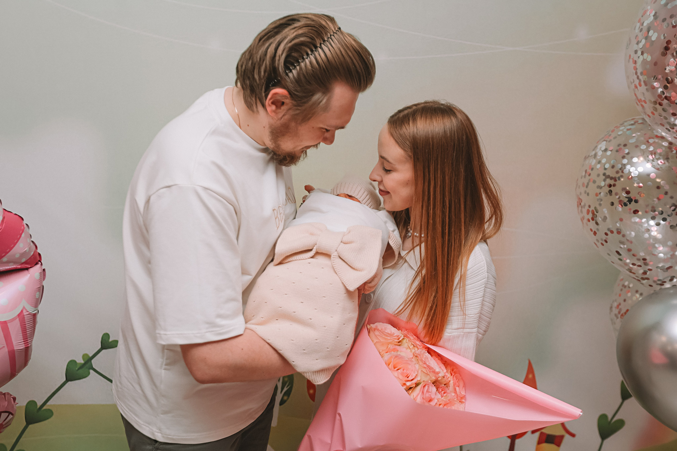 Выписка палата+внизу ПЦЭ. Семейный фотограф Тюмень, фотограф на роды Салмина Мария