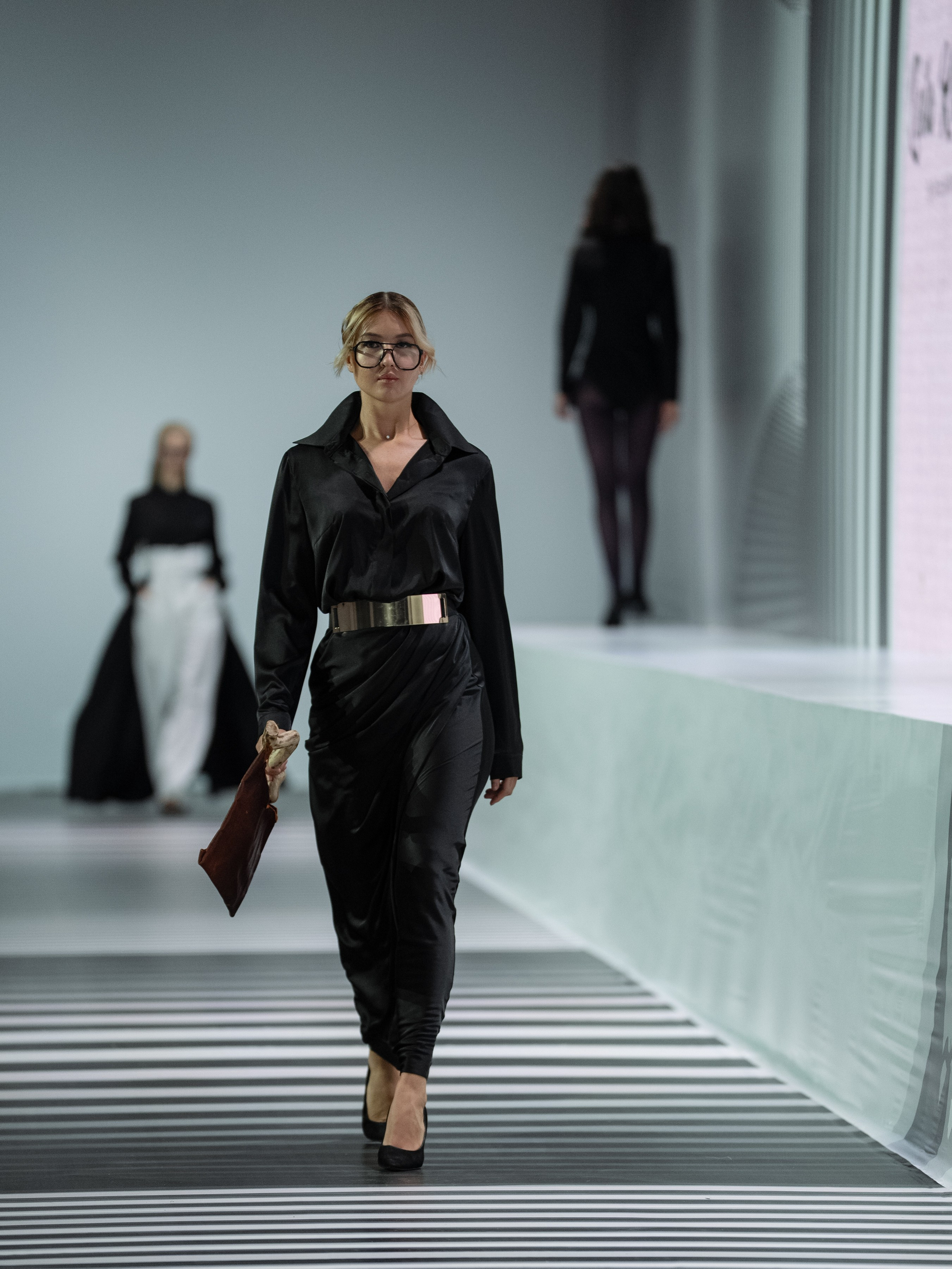 Designer LEILA KHANUM. Сайт Алматинского НЮ АРТ, будуар и фэшн фотографа Дениса Карпенко