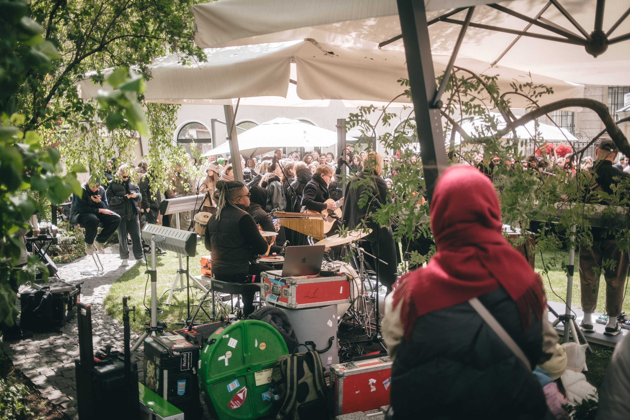 ANTIПA: Музыка во дворе: Антон Беляев & Therr Maitz. Фотограф в Москве Максим Скоробогатов