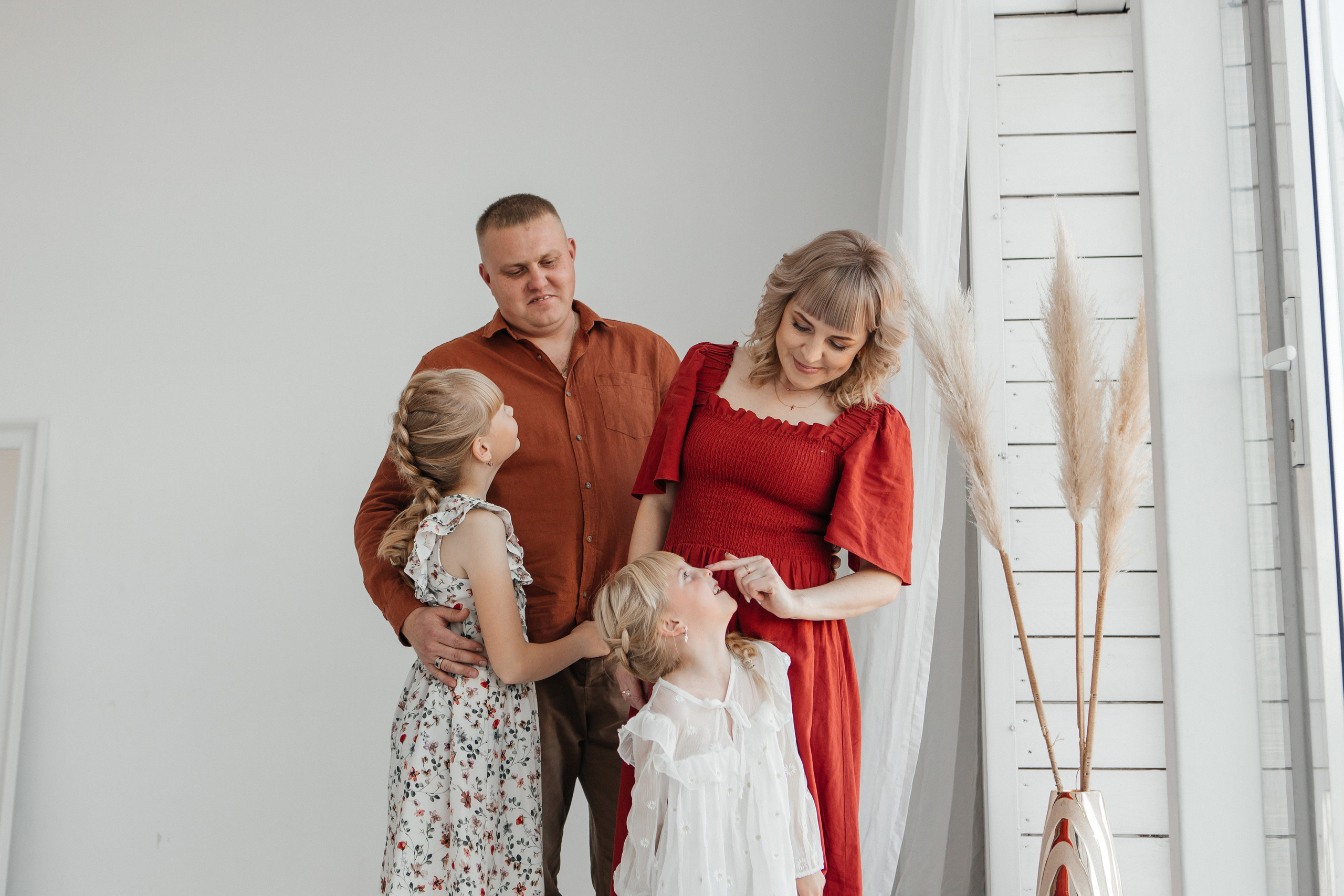 Семейная фотосессия в студии. Дарья Белякова. Свадебный, детский и семейный фотограф в городе Бийск