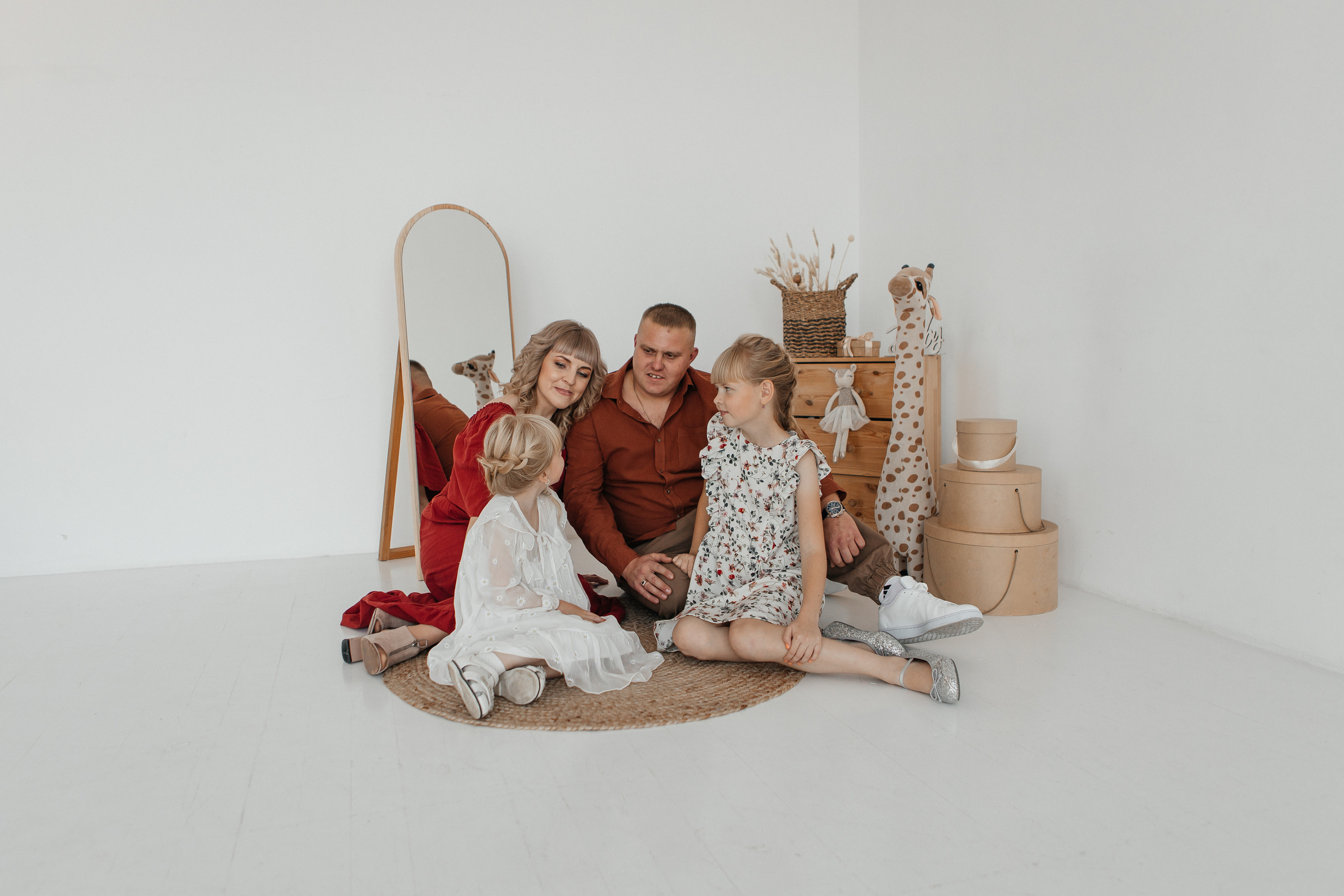 Семейная фотосессия в студии. Дарья Белякова. Свадебный, детский и семейный фотограф в городе Бийск