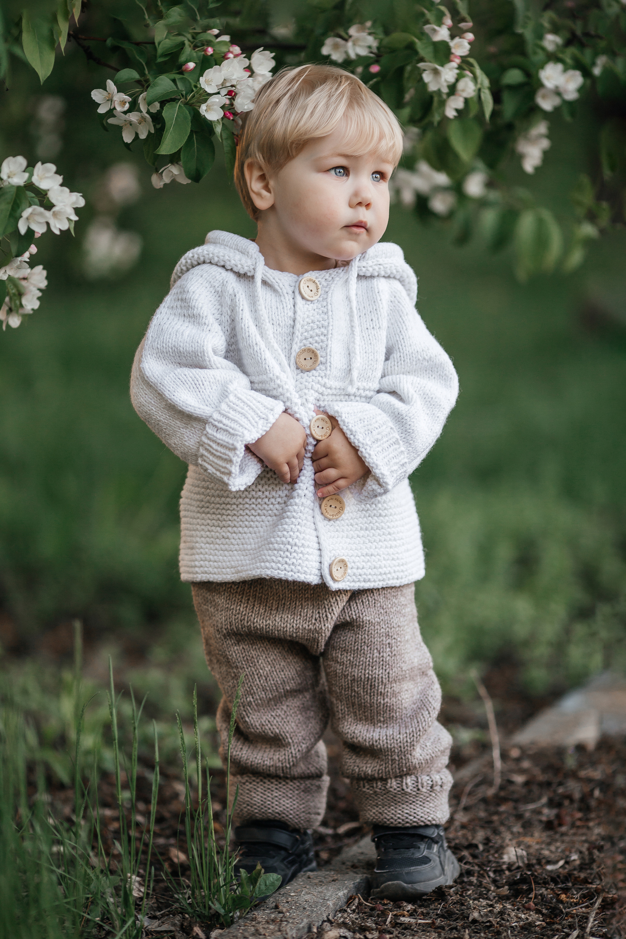 Семейная фотосессия в яблонях Бийск. Дарья Белякова. Свадебный, детский и семейный фотограф в городе Бийск