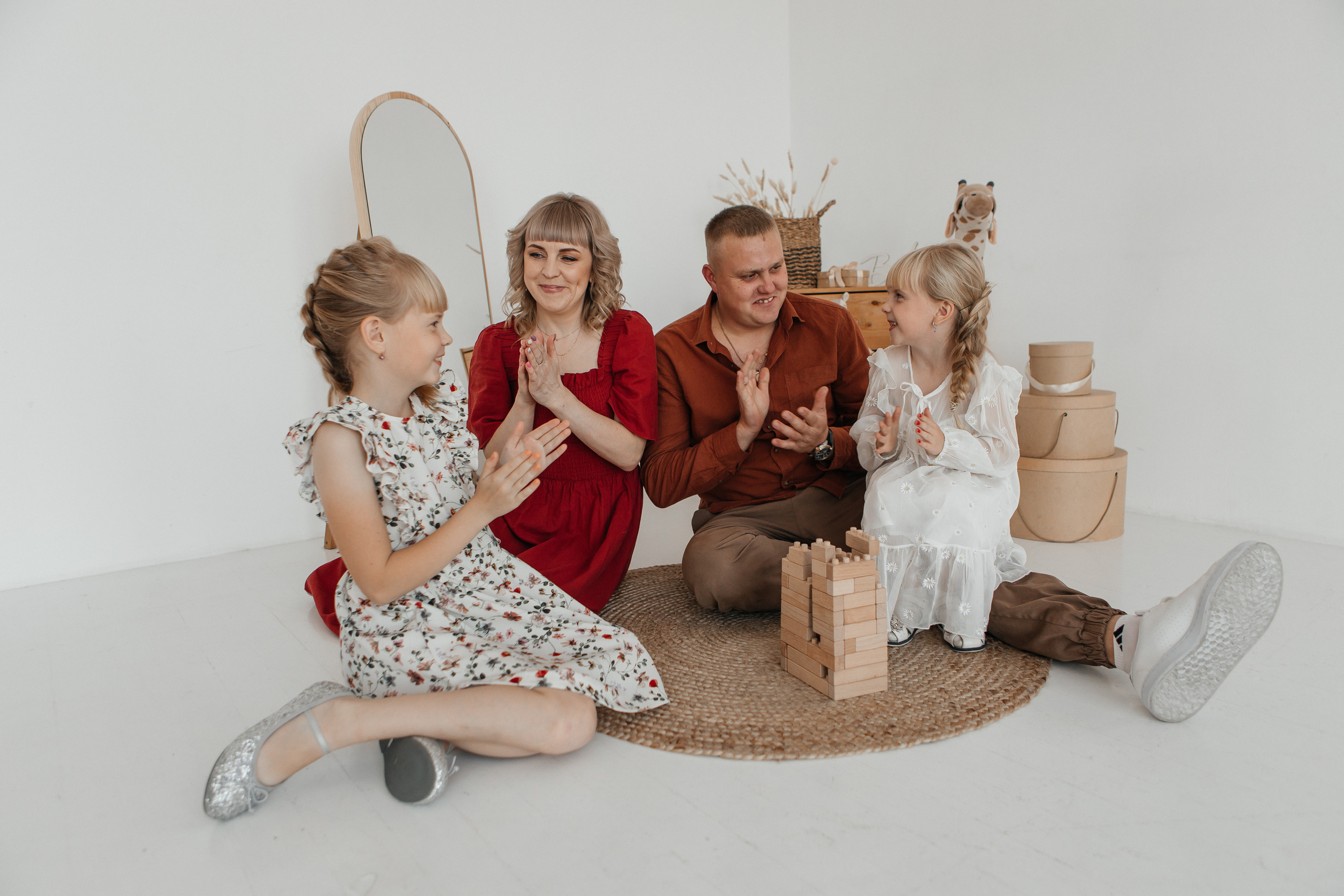 Семейная фотосессия в студии. Дарья Белякова. Свадебный, детский и семейный фотограф в городе Бийск