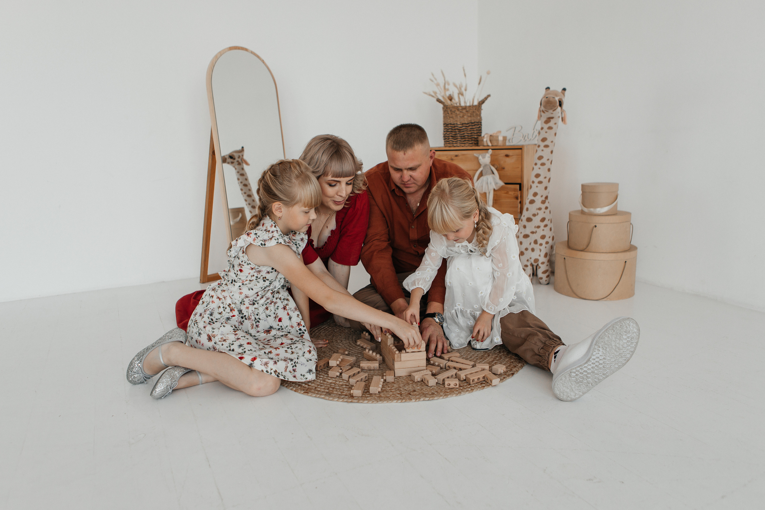 Семейная фотосессия в студии. Дарья Белякова. Свадебный, детский и семейный фотограф в городе Бийск