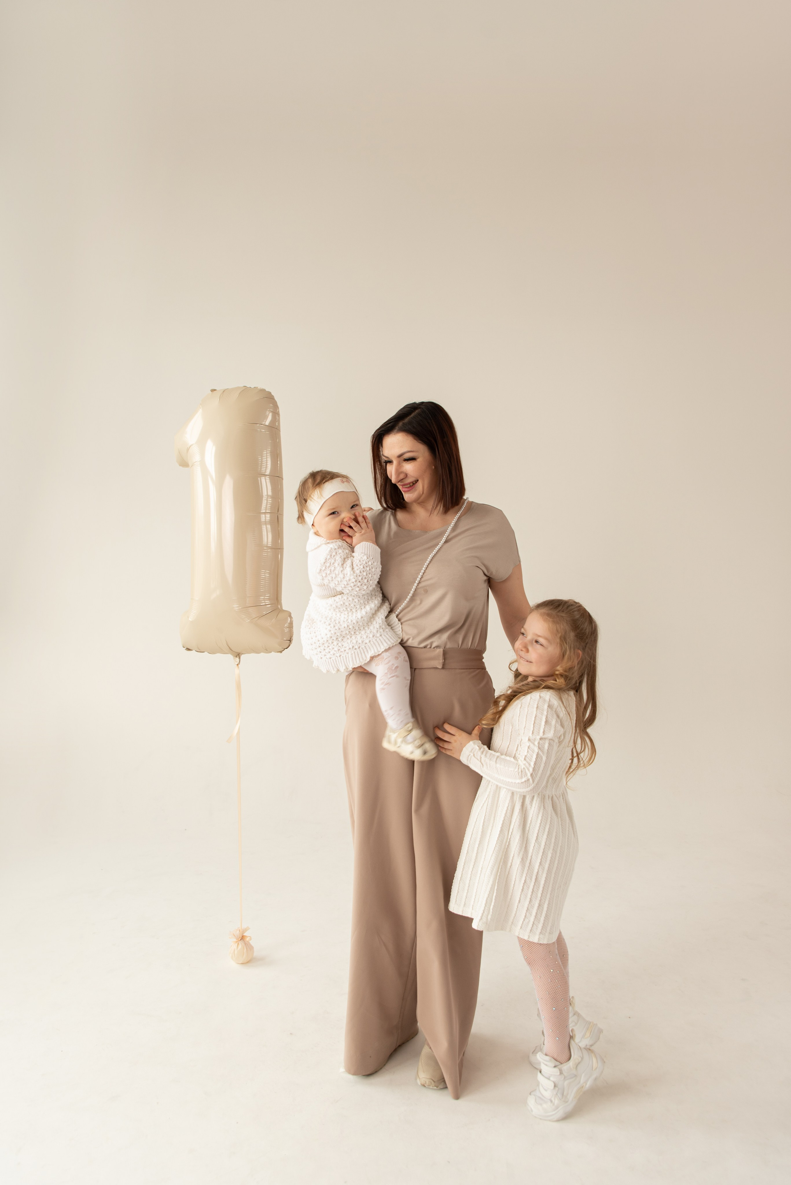 Семейная фотосессия в студии (циклорама). Семейный и детский фотограф в Туле Светлана Воронкова