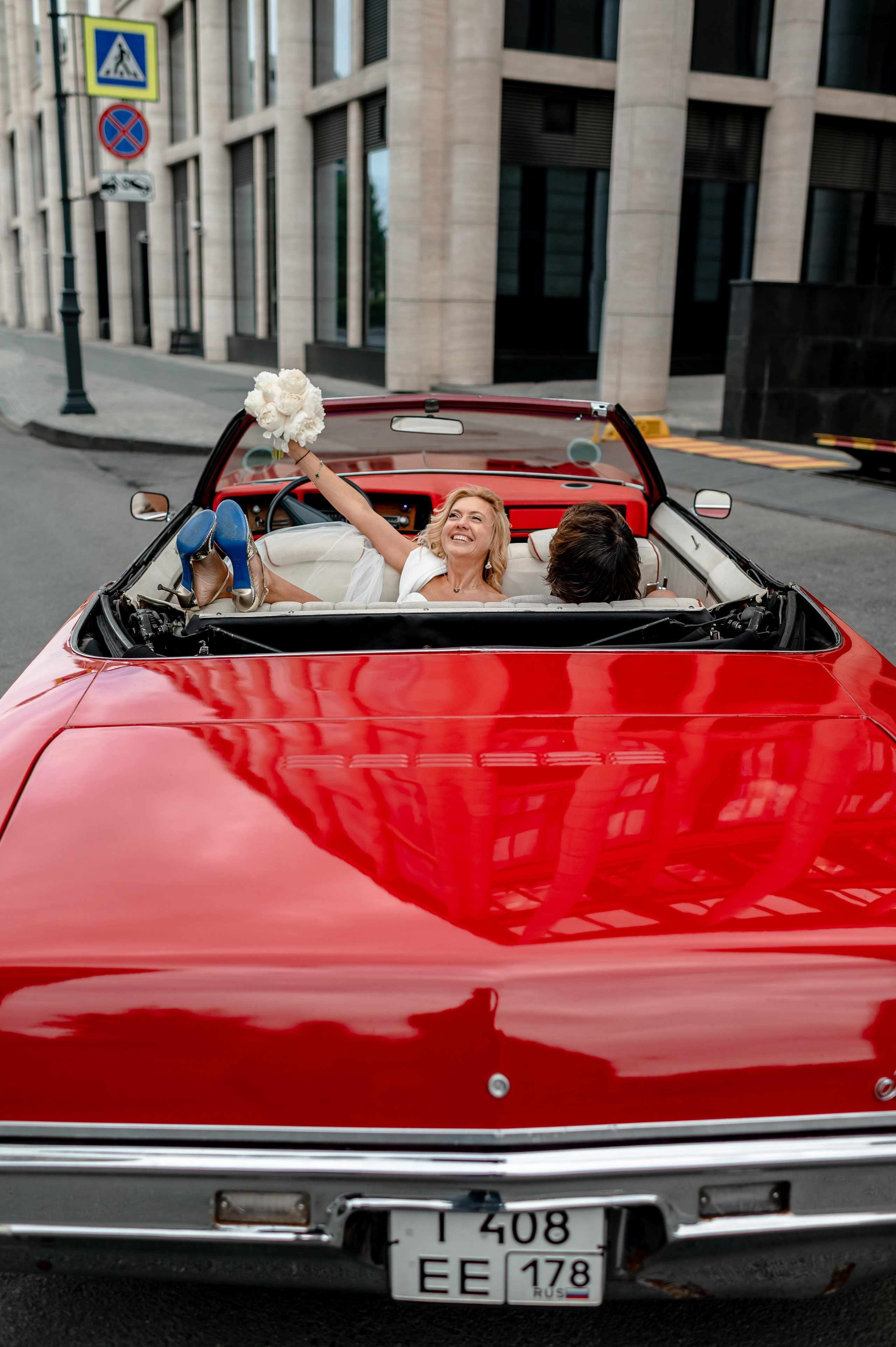 Юлия и Павел (сборы невесты, Невская ратуша, красный Buick, прогулка по рекам на катере). Портретный, семейный и свадебный фотограф в Санкт-Петербурге и в Пушкине Ширяев Денис