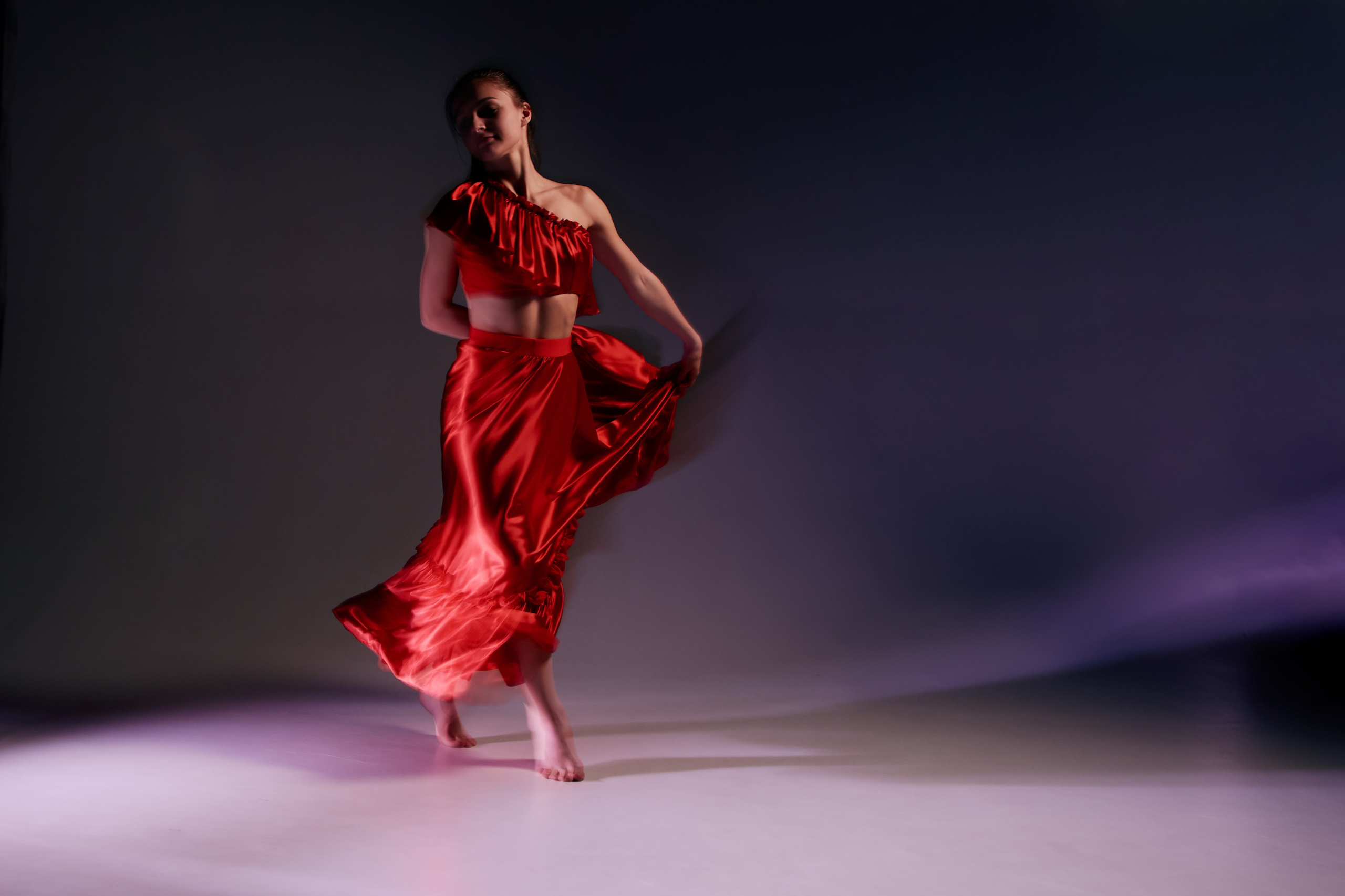 Танец. Съемка со смешанным светом. Ольга Чёкотова (Фотограф Кострома)