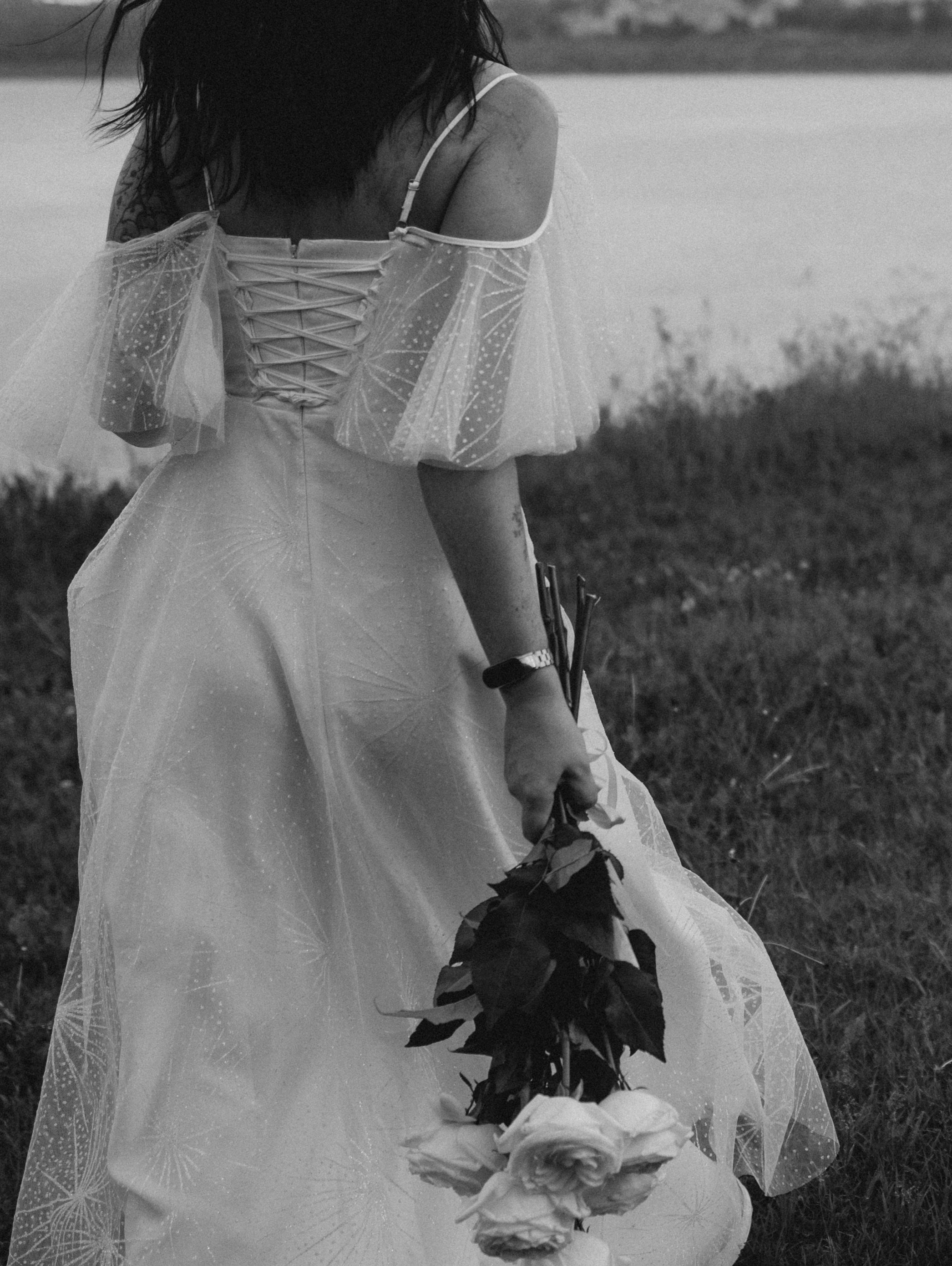 Свадебная прогулка летом у реки. Фотограф Углич и Ярославль Ольга Тятюшкина