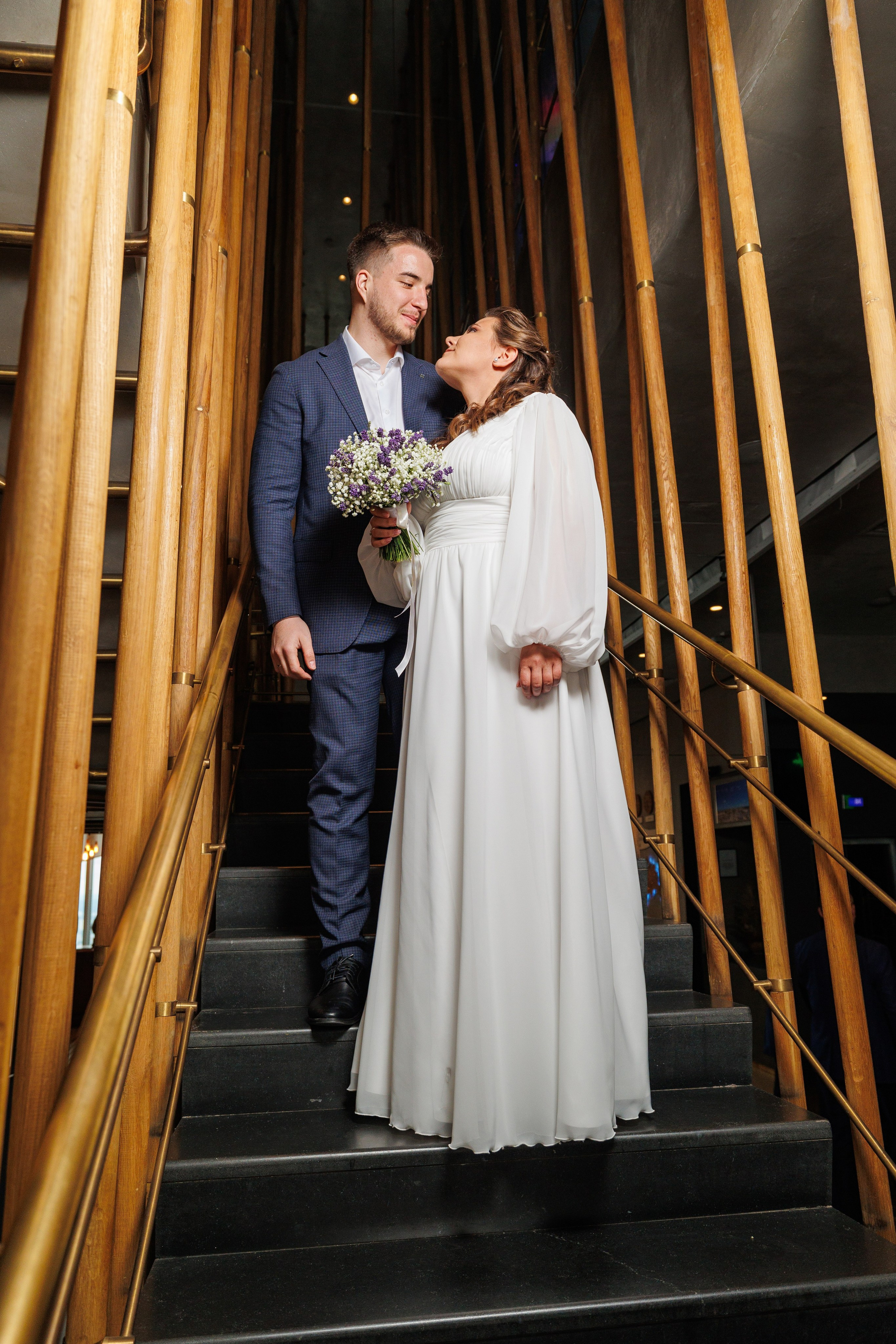 Фотограф на регистрацию в ЗАГС Москва Сити Birds Башня ОКО. Примеры фото, отзывы молодоженов и заявка на регистрацию через официальный сайт.