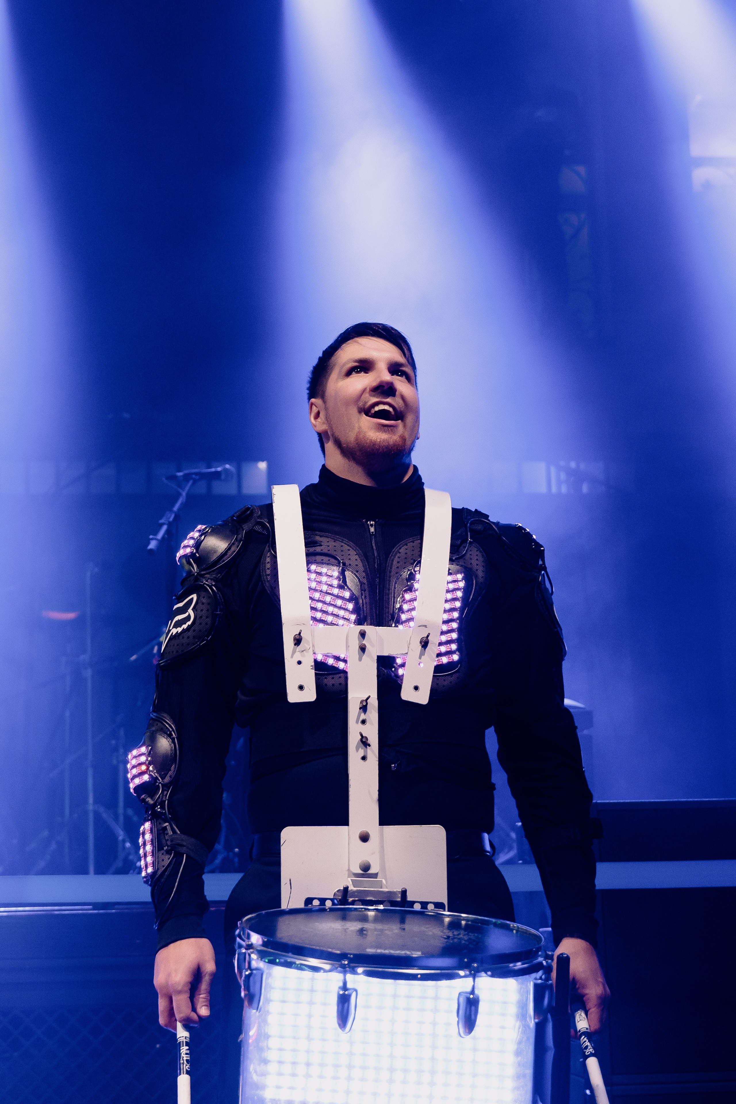 20 ЛЕТ МЕГАПОЛИС ЧЕЛЯБИНСК ХЕДЛАЙНЕР ЕЛКА. Репортажный фотограф Зуев Роман г. Челябинск