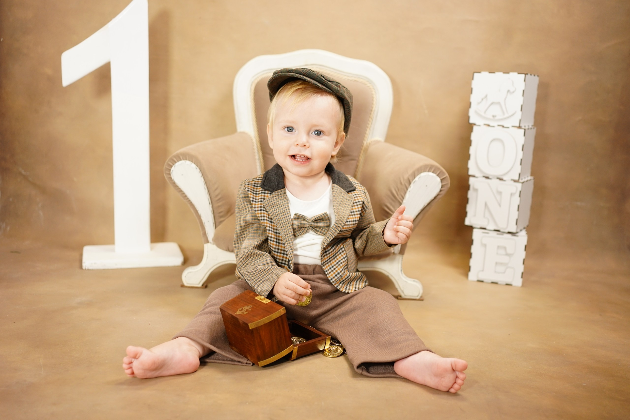 Фотозоны на ХОЛСТЕ. Детская Фотостудия ГОДОВАСИКИ в Санкт-Петербурге фотосесия на годик