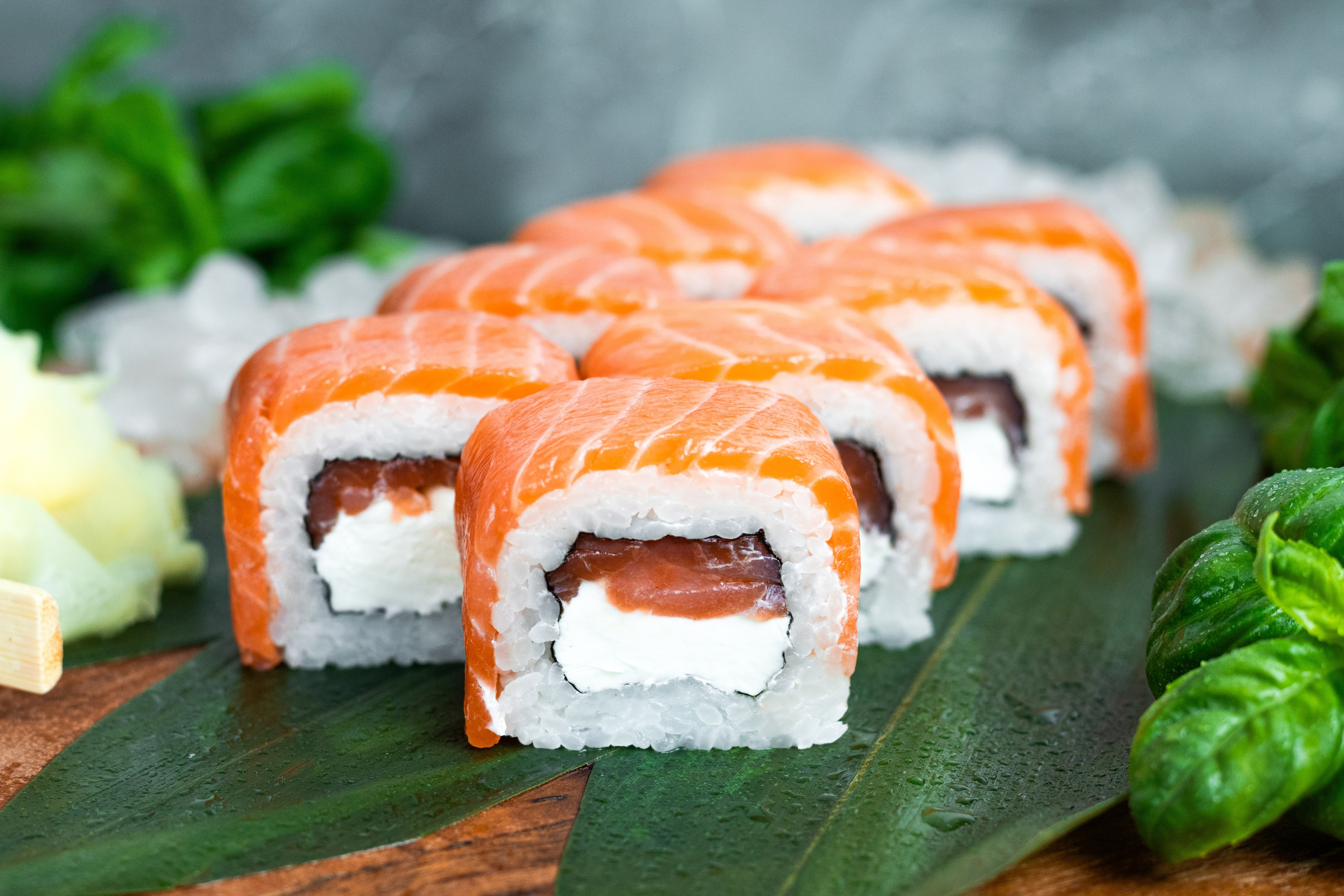 Фудфотограф суши в городе Томск