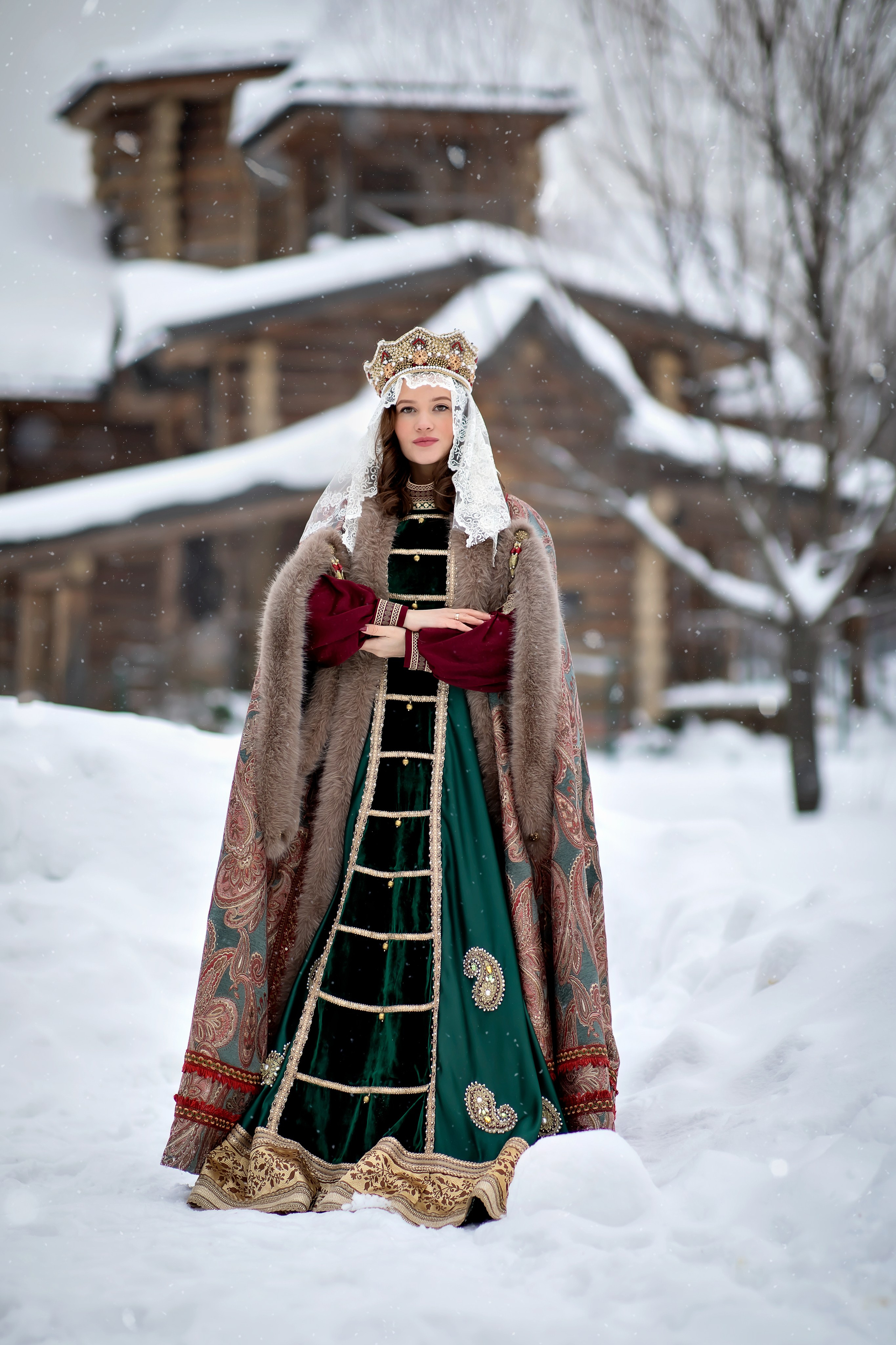 A4. Дизайнер костюмов и украшений, фотограф