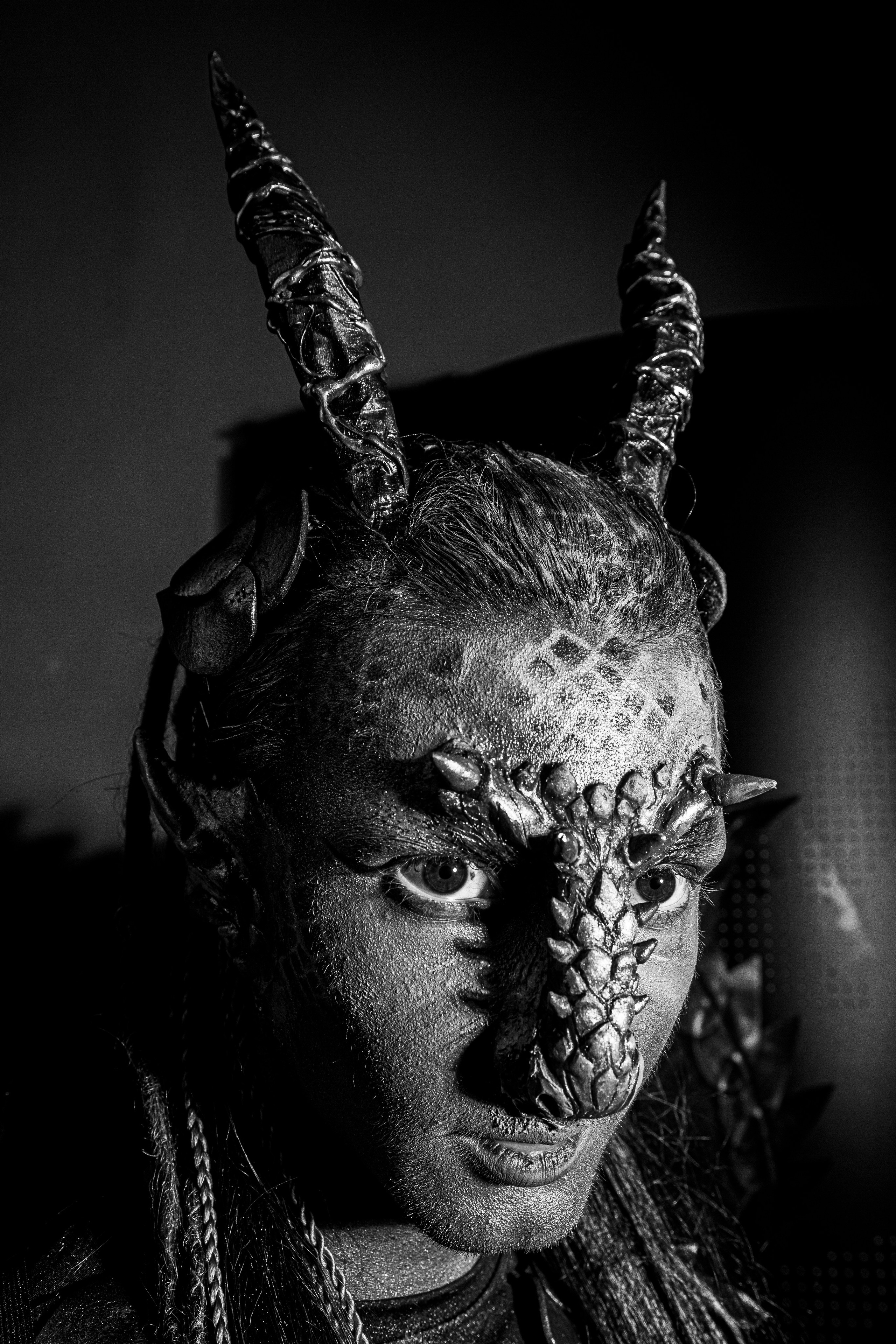 Алена. Дракон. Черно-белый фотограф Дмитрий Пчелкин