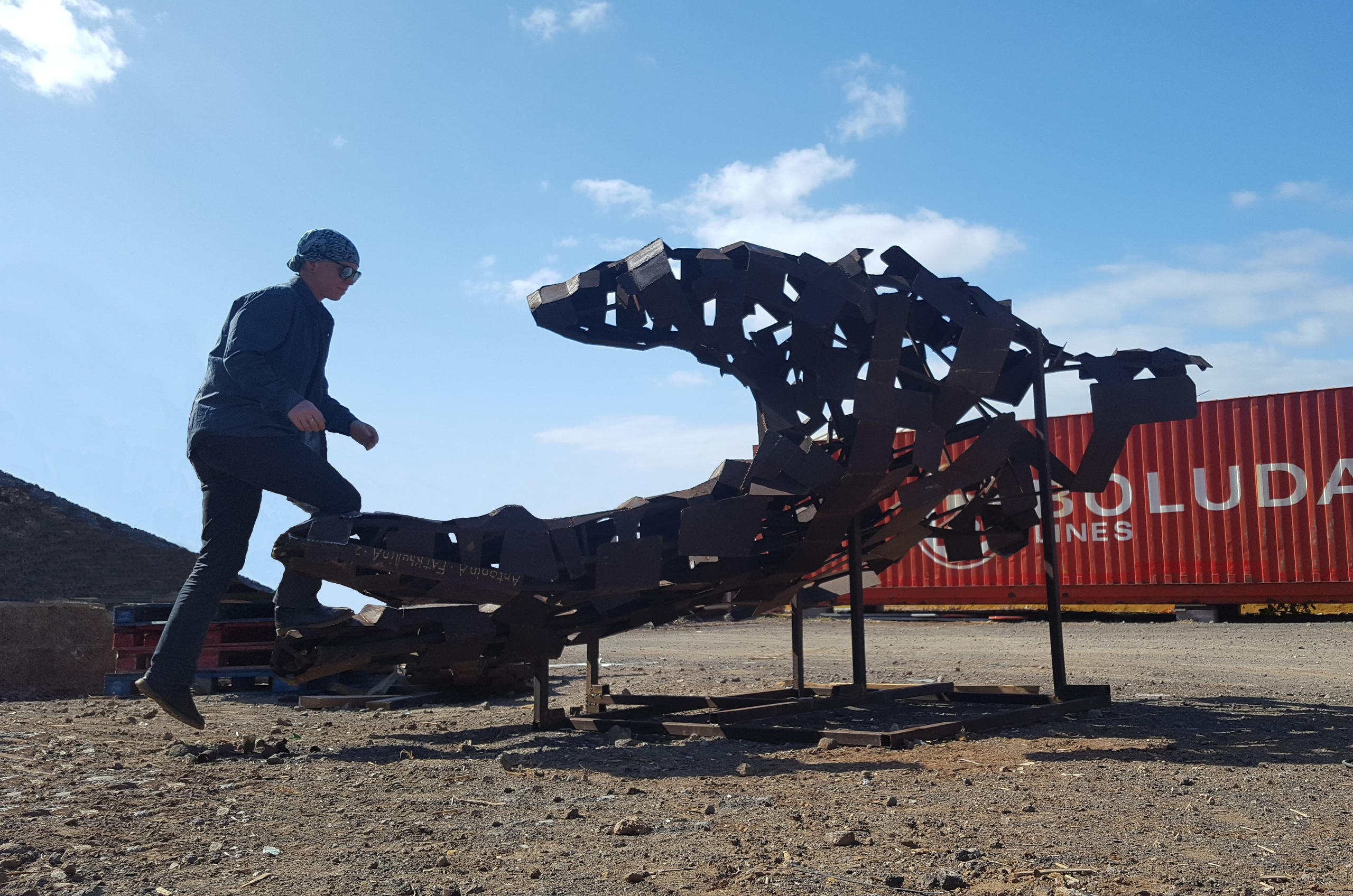 Пусть первым бросит камень / Испания / Фуэртевентура / 2018. Художник — скульптор Антонина Фатхуллина