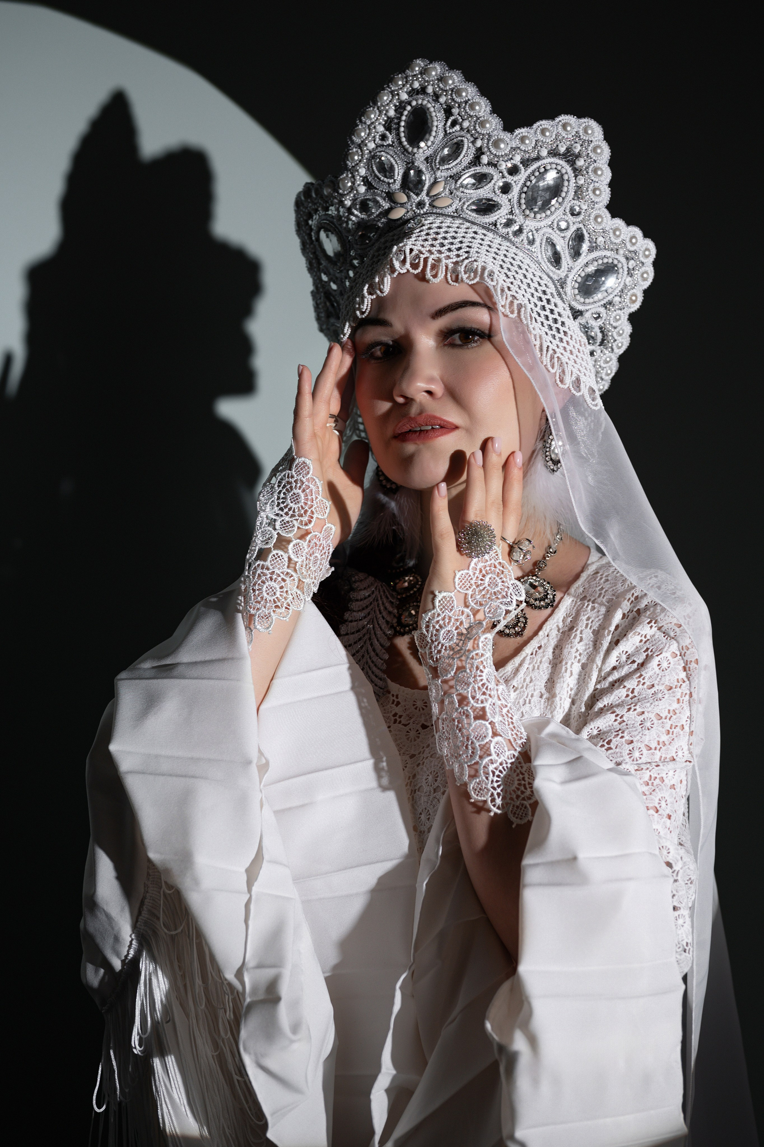 Девушка в русском народном костюме.