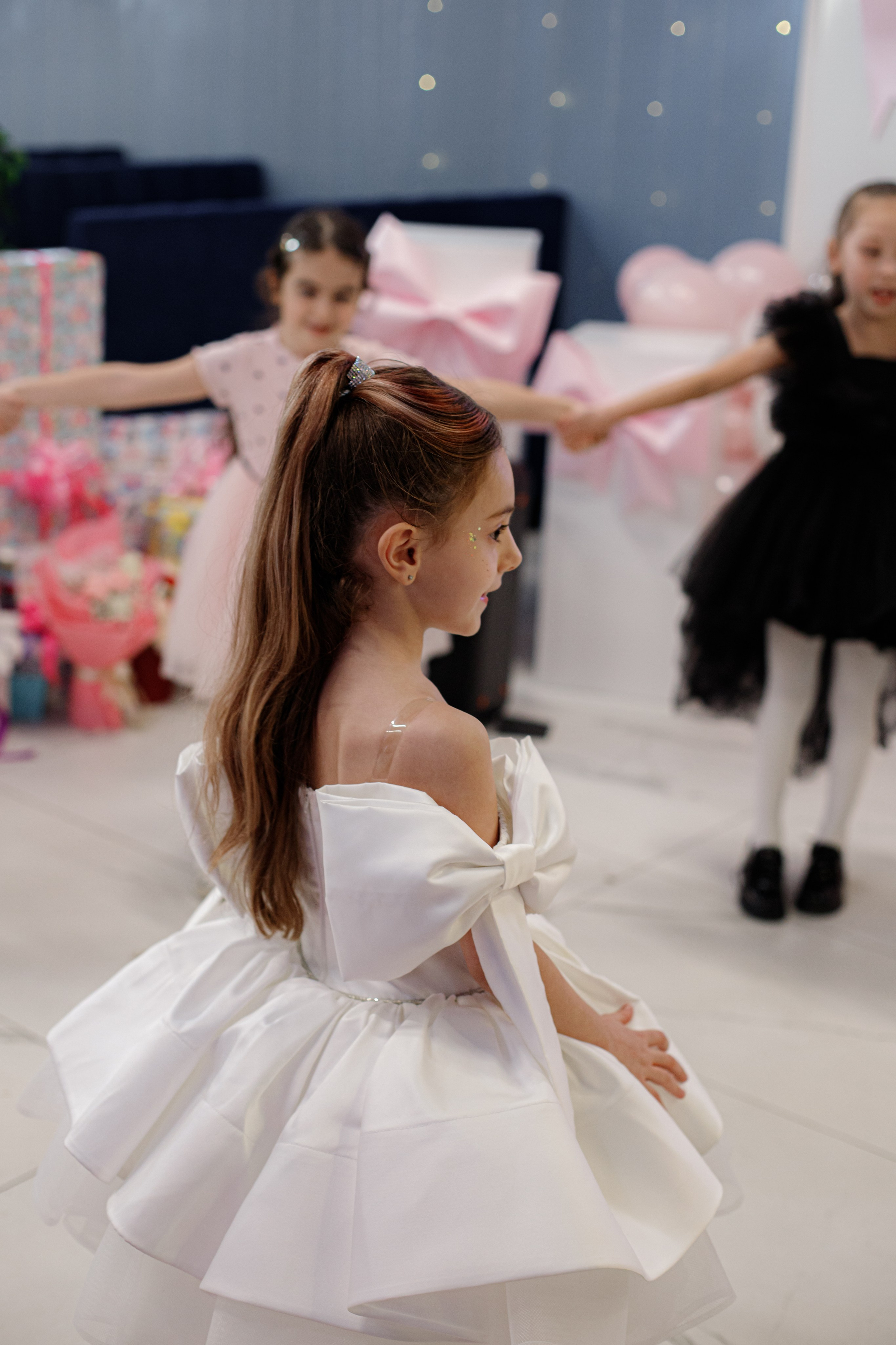 ASIA'S BIRTHDAY PARTY. Photokarish