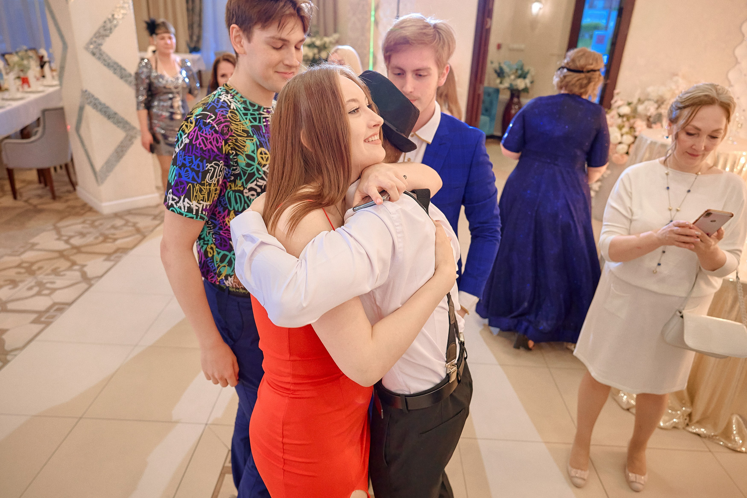 Портфолио репортажной фотосъёмки: Выпускной в ресторане «Император». Фотограф Яковлев Роман — Красноярск