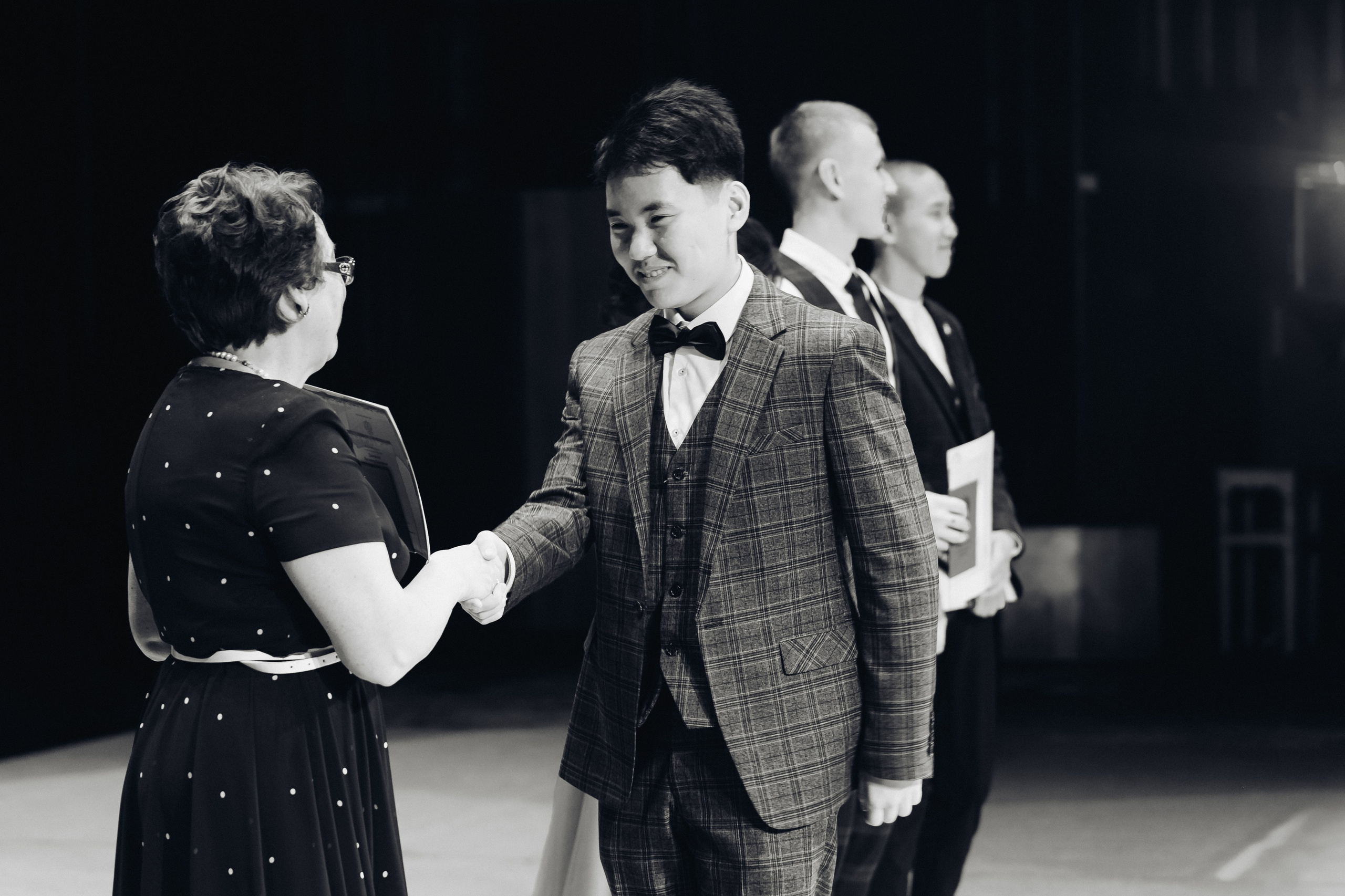 Вручение аттестатов 14 Гимназия. Свадебный и семейный фотограф в Улан-Удэ