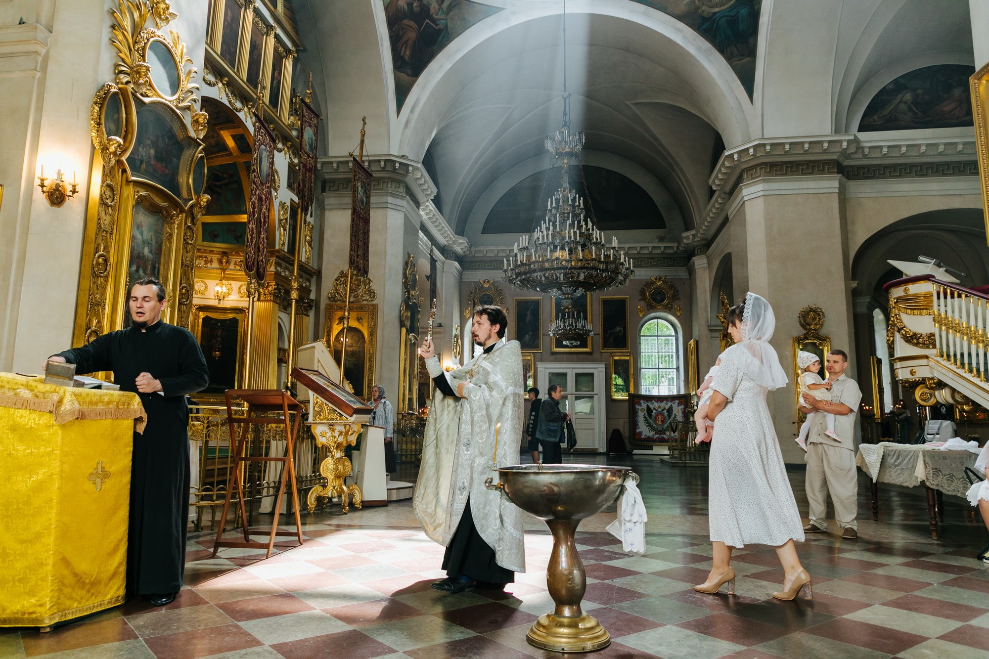 Крещение малыша в Спасо Преображенском Соборе СПб. Фотограф крещение венчание в Петербурге! Помогает подобрать храм и посоветовал душевного батюшку в СПб