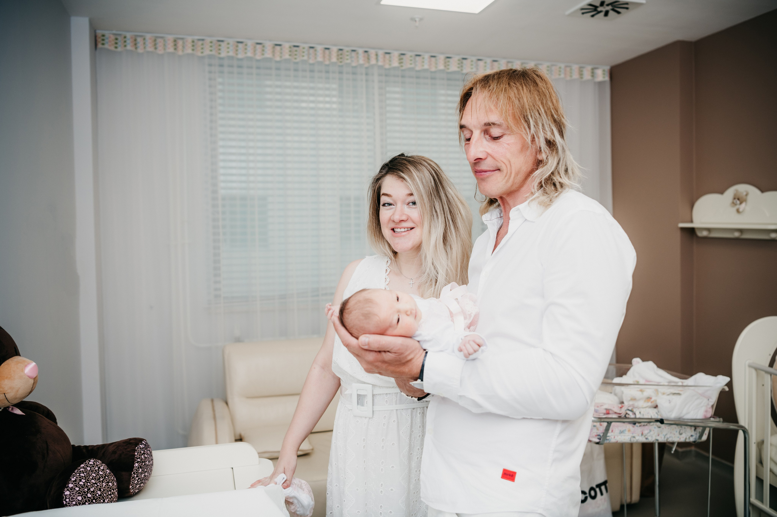 Выписка Полины в Лапино. Фотограф на выписку из роддома в Москве и МО