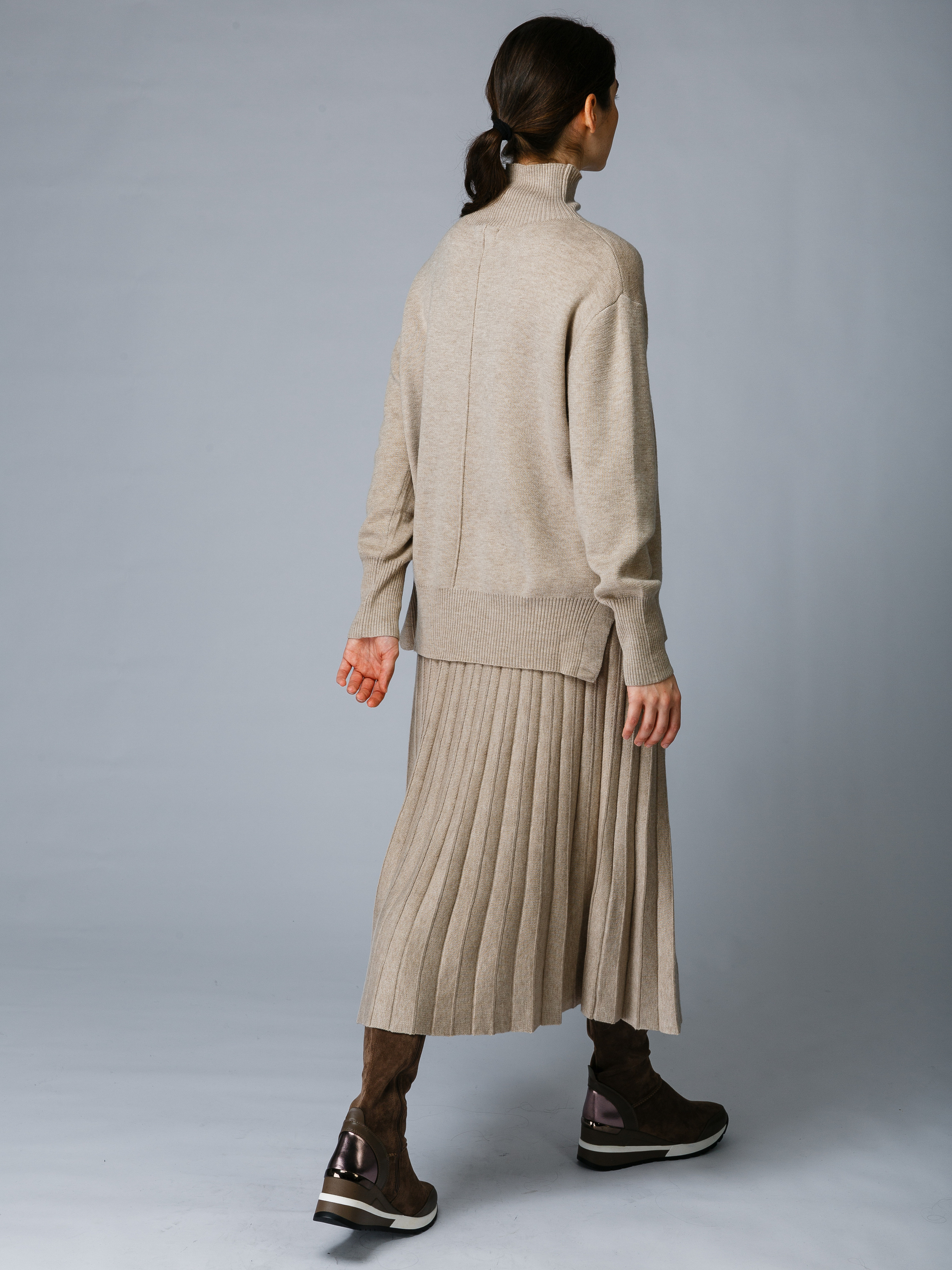 Профессиональный фотограф в Санкт-Петербурге. Студийная фотосъёмка одежды на моделях для каталогов, маркетплейсов, сайтов и печатной рекламной продукции. 