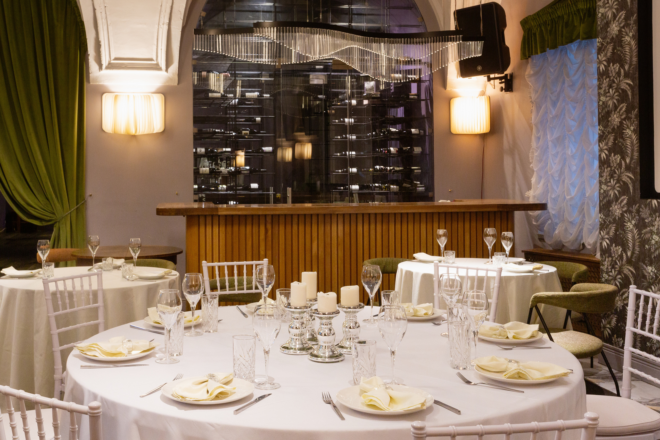 Рекламный фотограф в Санкт-Петербурге. Интерьерная фотосъемка. Фотограф Сергей Пушкин. СПб. Фото для сайтов и полиграфии. Сотрудничество агенства. Фотосъемка ресторанов, арт-пространств и частных помещений. Photographer  in Saint-Petersburg, Russia.