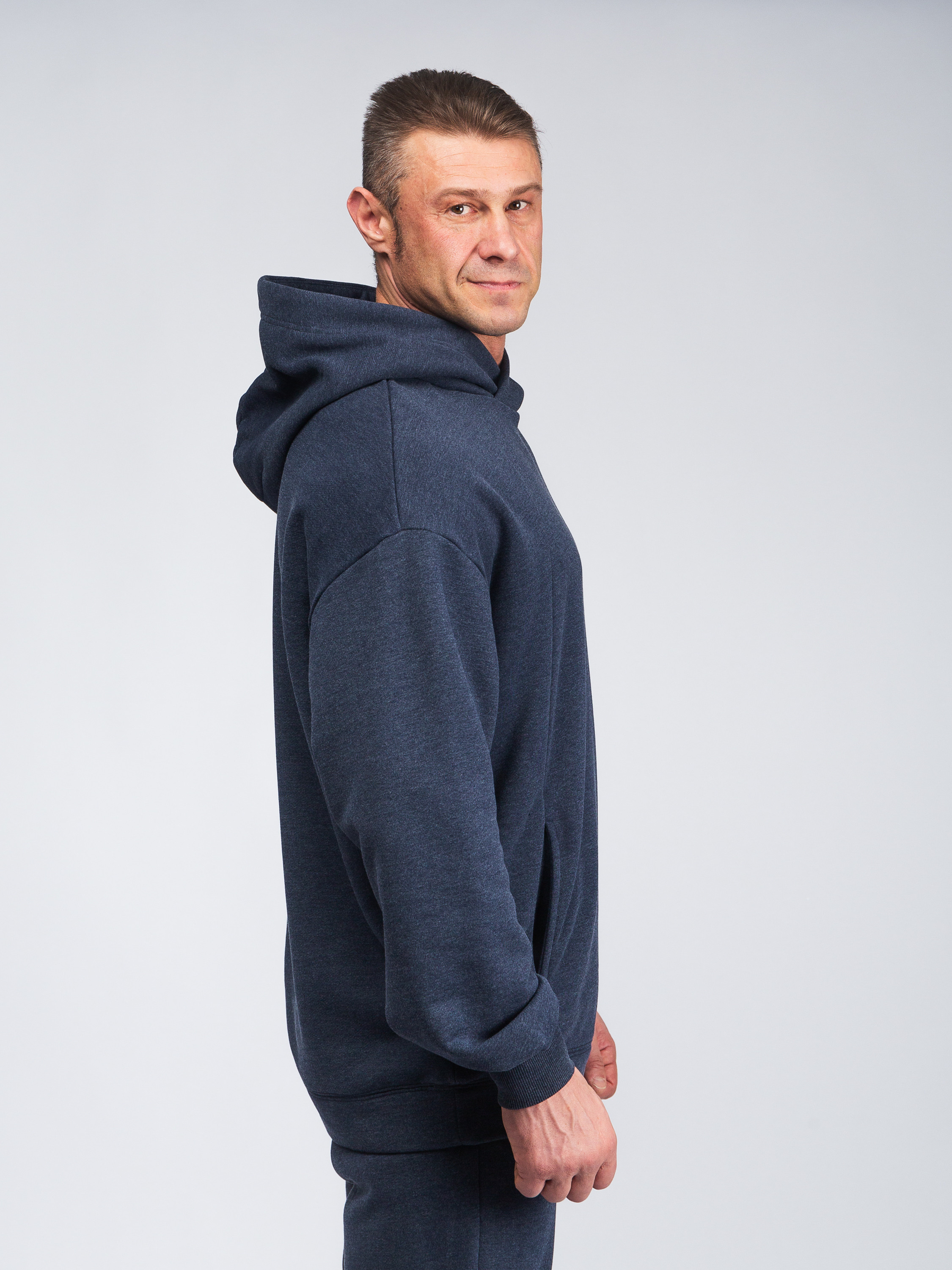 Фотосъёмка спортивной одежды для маркетплейсов, сайтов и соцсетей. Фото для каталога. Мужская одежда. Художественный портрет. Портфолио. Модельные тесты. Портретный фотограф Сергей Пушкин.  Портретная фотосессия. Профессиональный фотограф в Санкт-Петербурге. Студийная фотография. Выездная фотостудия. Студийная фотосесия.СПб. Portrait photographer in Saint-Petersburg, Russia. Фотосъемка для Ozon, wildberries. 