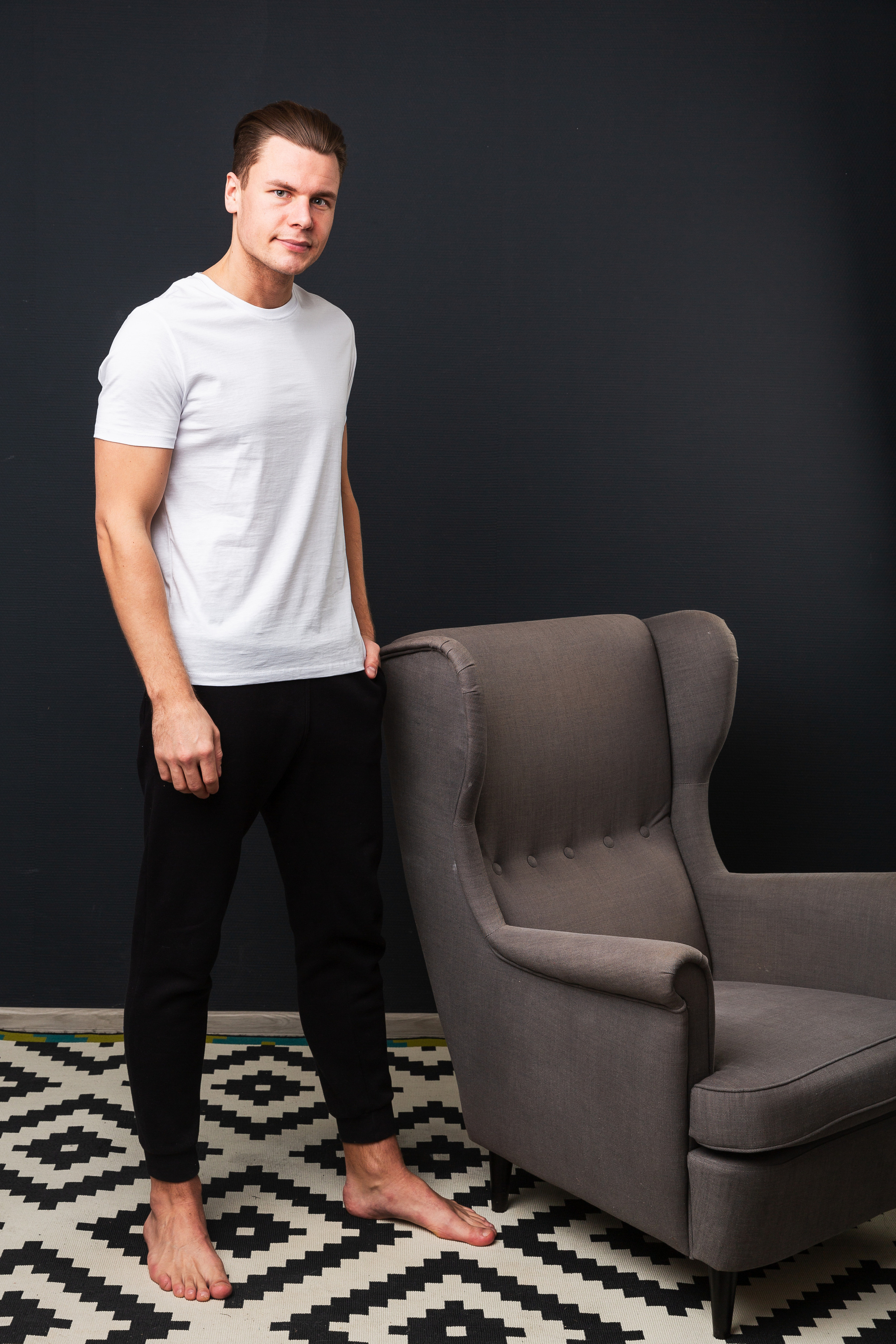 Фотосъёмка одежды для маркетплейсов, сайтов и соцсетей. Фото для каталога. Мужская одежда. Художественный портрет. Портфолио. Модельные тесты. Портретный фотограф Сергей Пушкин.  Портретная фотосессия. Профессиональный фотограф в Санкт-Петербурге. Студийная фотография. Выездная фотостудия. Студийная фотосесия.СПб. Portrait photographer in Saint-Petersburg, Russia. Фотосъемка для Ozon, wildberries. 