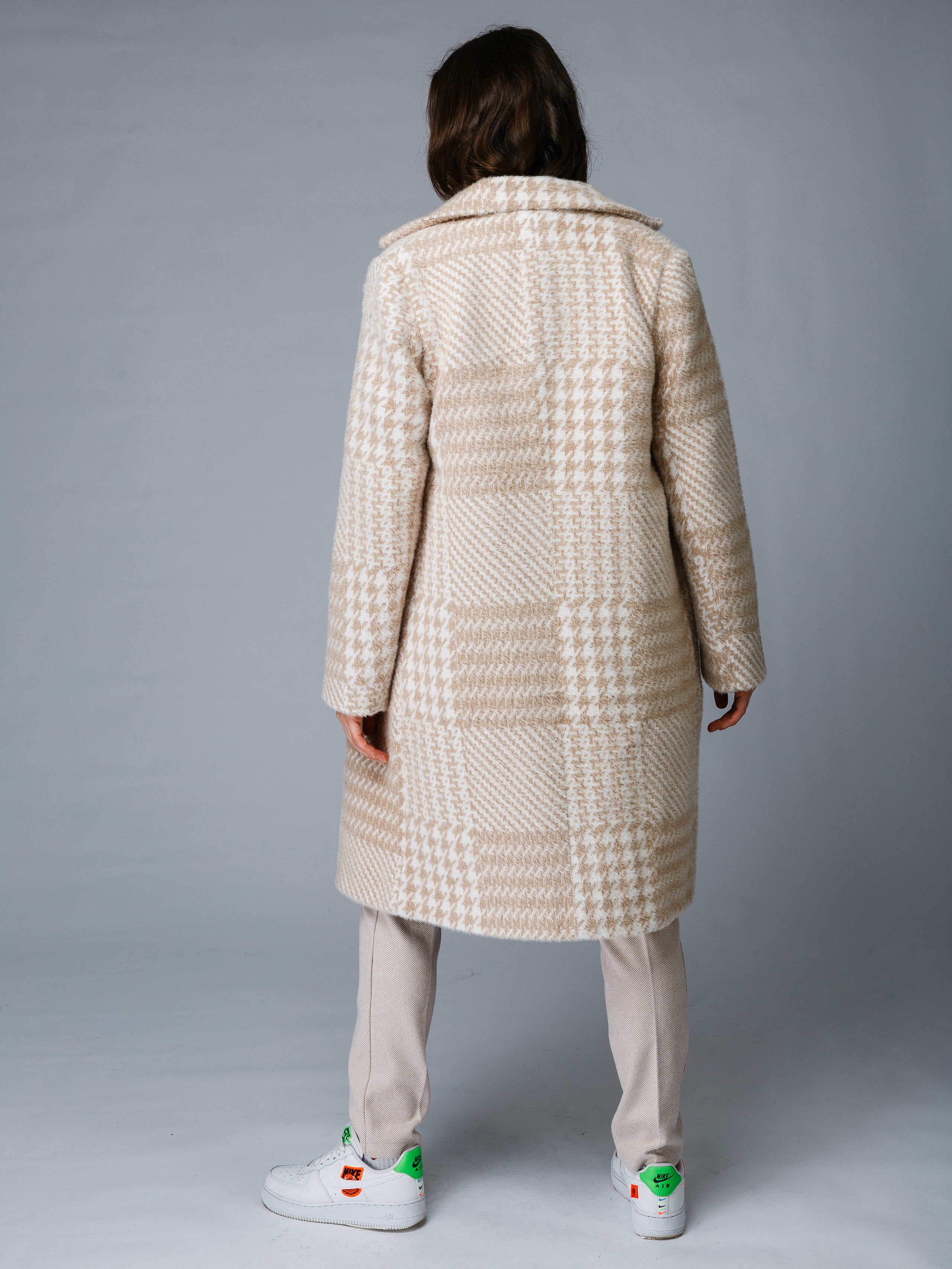 Профессиональный фотограф в Санкт-Петербурге. Студийная фотосъёмка одежды на моделях для каталогов, маркетплейсов, сайтов и печатной рекламной продукции. 