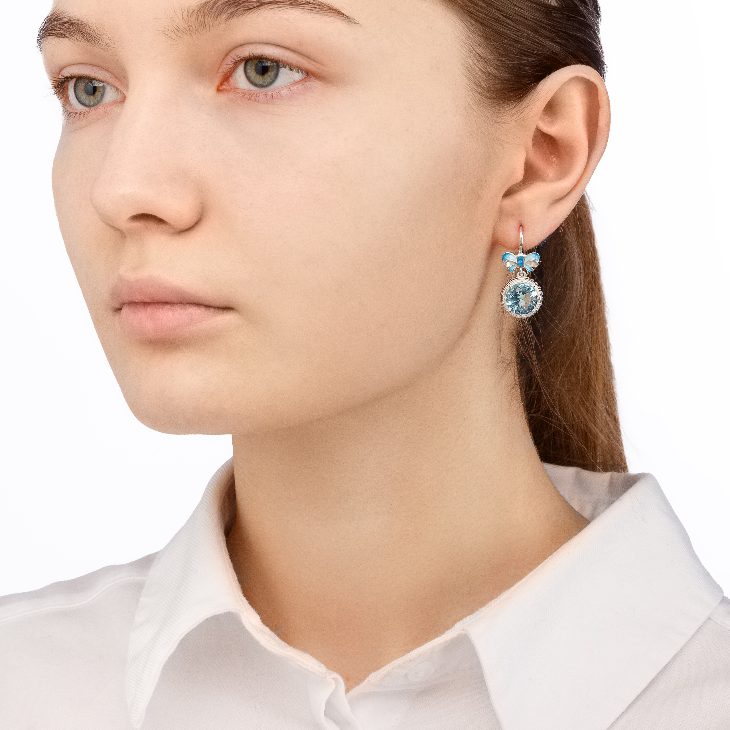 Фотосессия в студии в спб. Фотосессия юкрашений и бижутерии. Фотограф в студии в спб для украшений.  Портретная фотосъемка ювелирных украшений на моделях. Профессиональный фотограф в Санкт-Петербурге. Студийная рекламная фотография. Ювелирный фотограф Сергей Пушкин. Фото для каталога и маркетплейсов. Фотосъёмка на белом фоне. Product photographer in Saint-Petersburg, Russia. Gems photo.