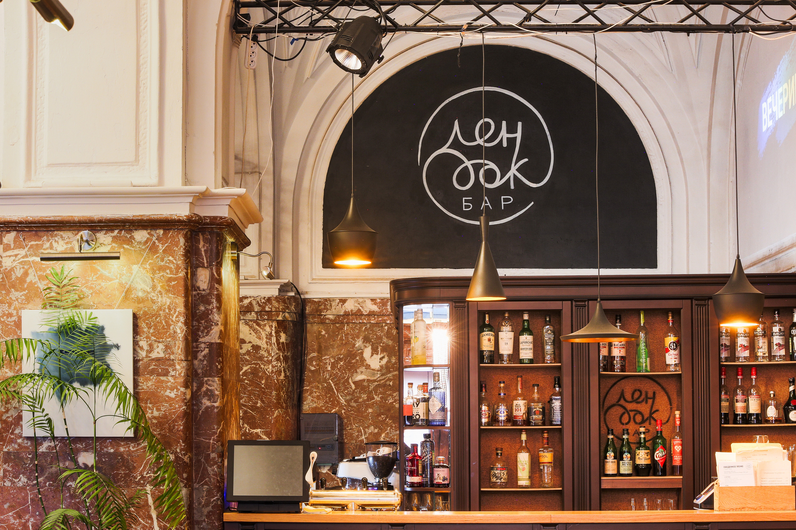 Рекламный фотограф в Санкт-Петербурге. Интерьерная фотосъемка. Фотограф Сергей Пушкин. СПб. Фото для сайтов и полиграфии. Сотрудничество агенства. Фотосъемка ресторанов, арт-пространств и частных помещений. Photographer  in Saint-Petersburg, Russia.