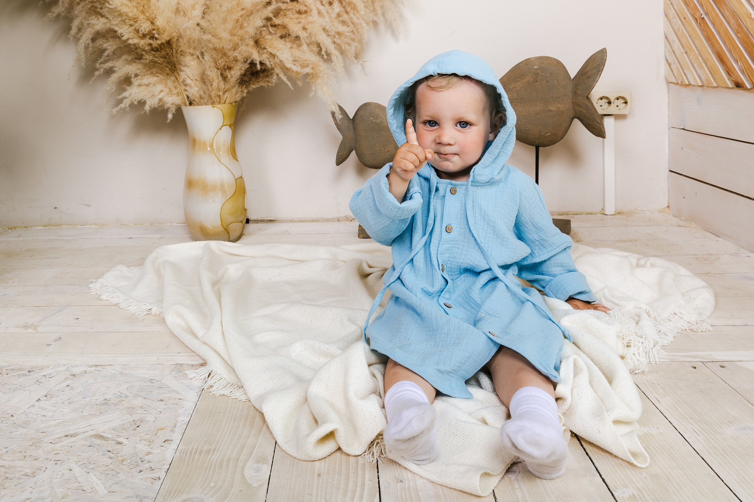 Детская студийная фотосъемка для соцсетей бренда одежды