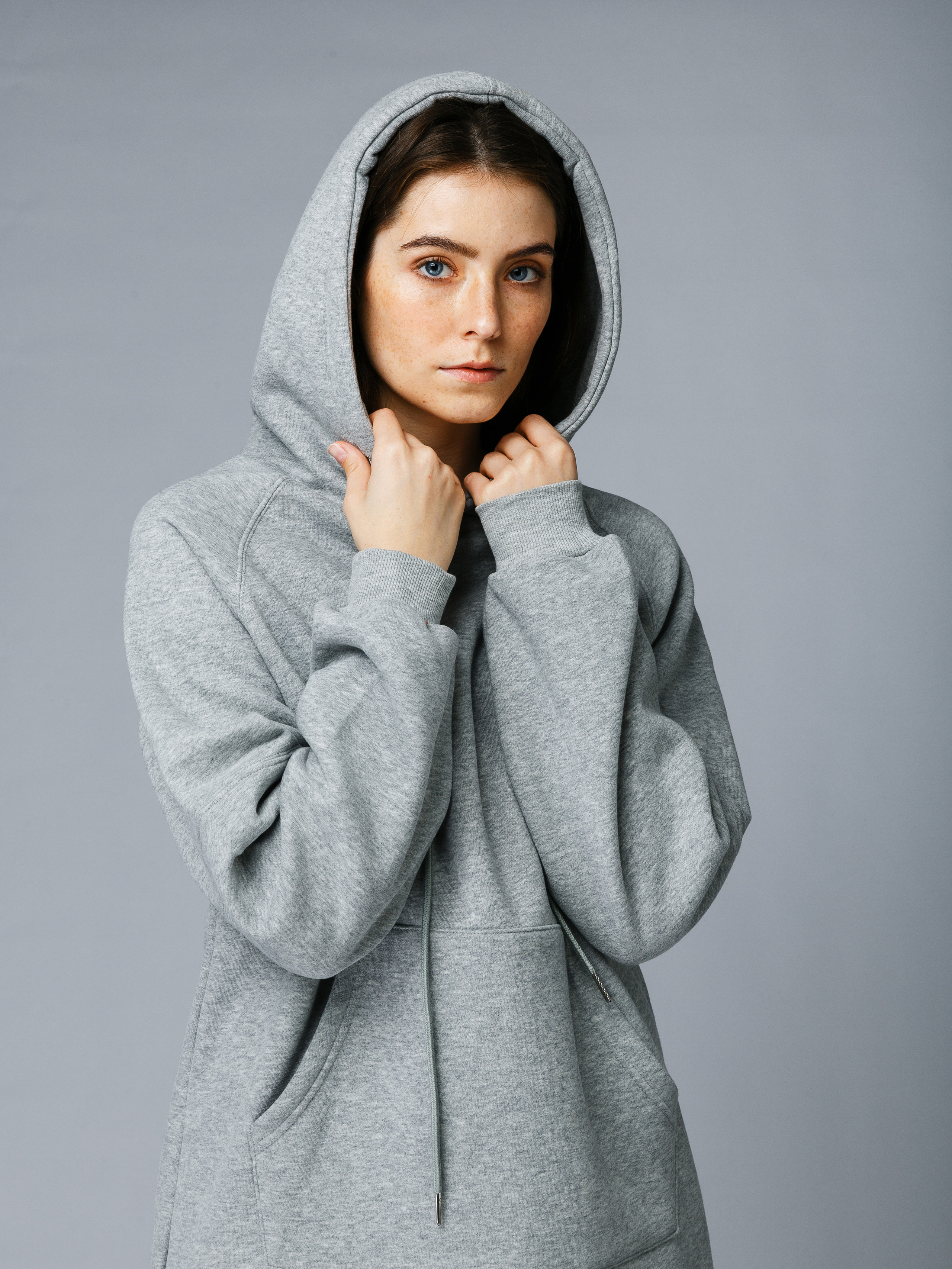 Профессиональный фотограф в Санкт-Петербурге. Студийная фотосъёмка одежды на моделях для каталогов, маркетплейсов, сайтов и печатной рекламной продукции. 