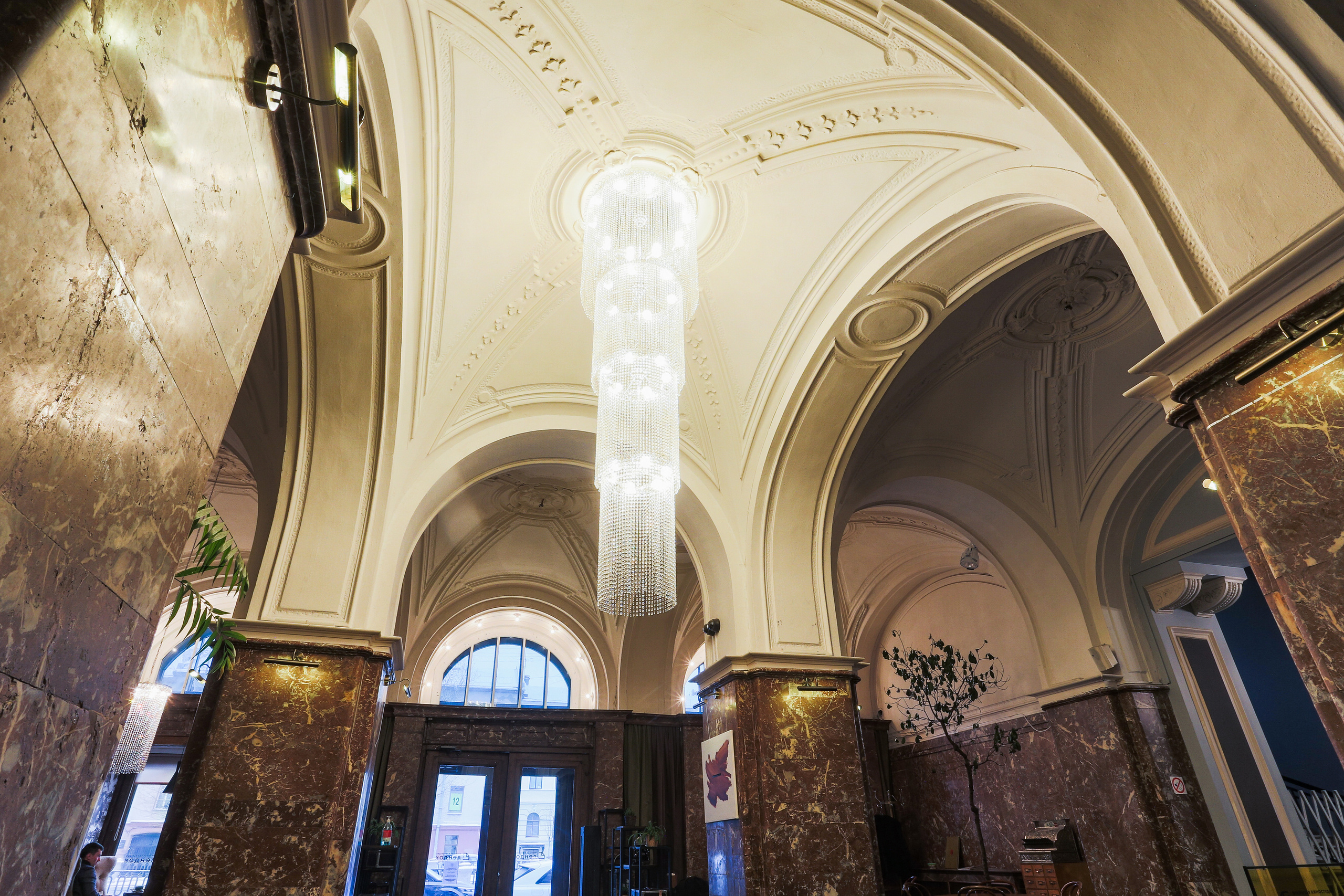 Рекламный фотограф в Санкт-Петербурге. Интерьерная фотосъемка. Фотограф Сергей Пушкин. СПб. Фото для сайтов и полиграфии. Сотрудничество агенства. Фотосъемка ресторанов, арт-пространств и частных помещений. Photographer  in Saint-Petersburg, Russia.