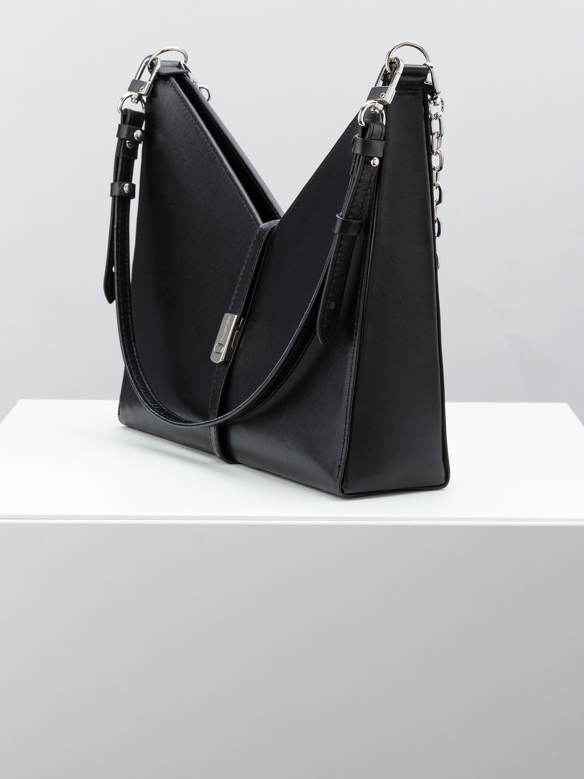 Фотограф Сергей Пушкин в Санкт-Петербурге. Предметная фотосъёмка. Фото для маркетплейсов. Рекламная фотосъёмка. Одежда и аксессуары. Студийная фотография. Реклама. Агенства сотрудничество. Фото для сайта. Сумки ручной работы. Фото для мастеров. изделия из кожи. фото. 